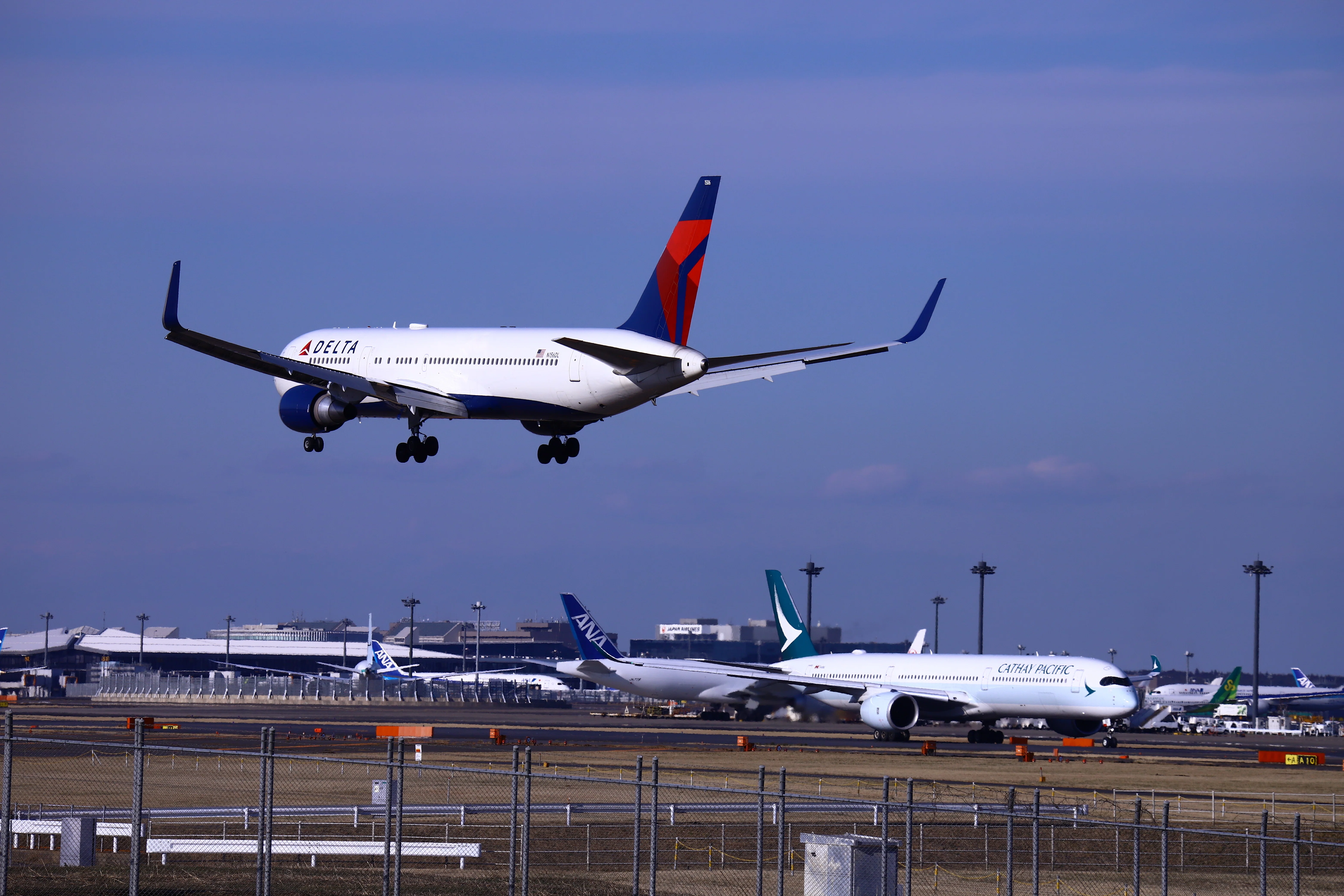 大幅値上げ！空の旅は高嶺の花に？知っておきたい「燃油サーチャージ