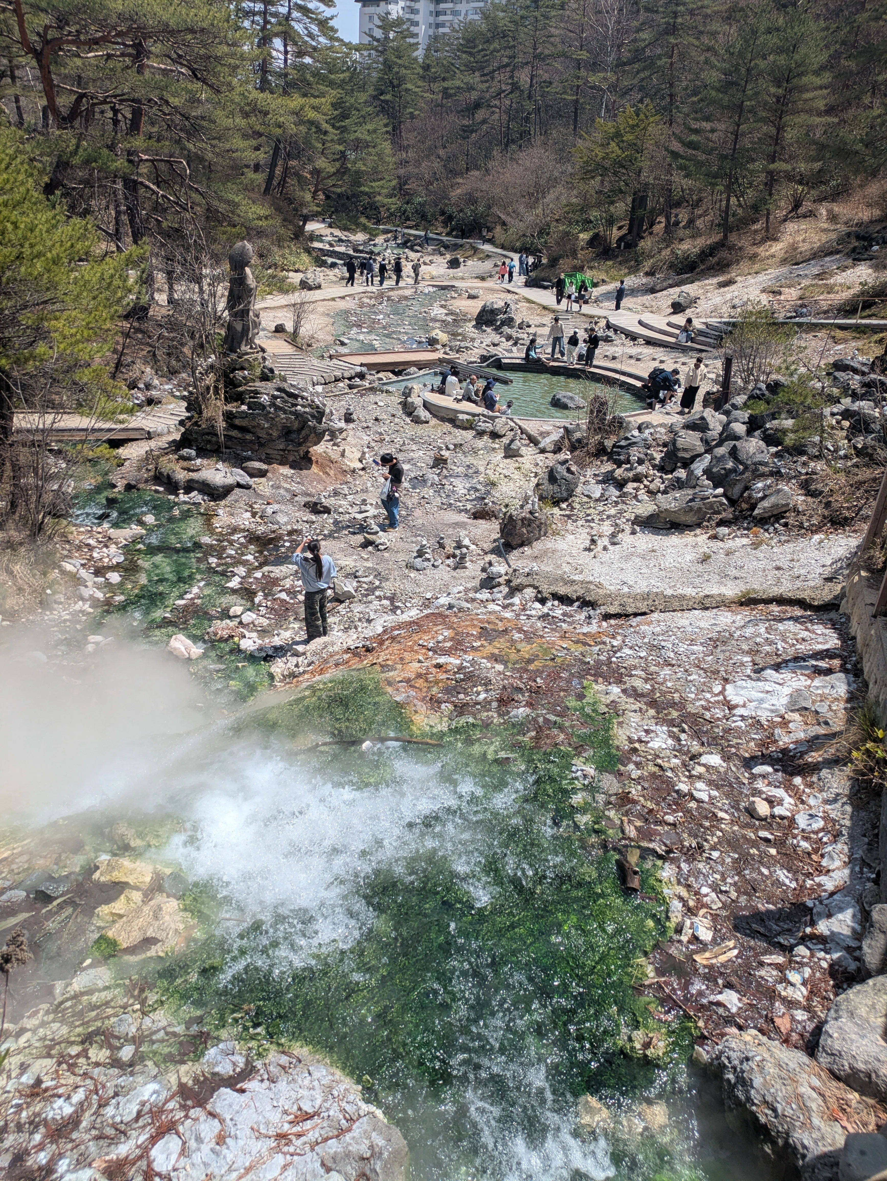 長野〜群馬旅②】草津温泉へ。湯もみ・食べ歩き・共同浴場も満喫｜linen