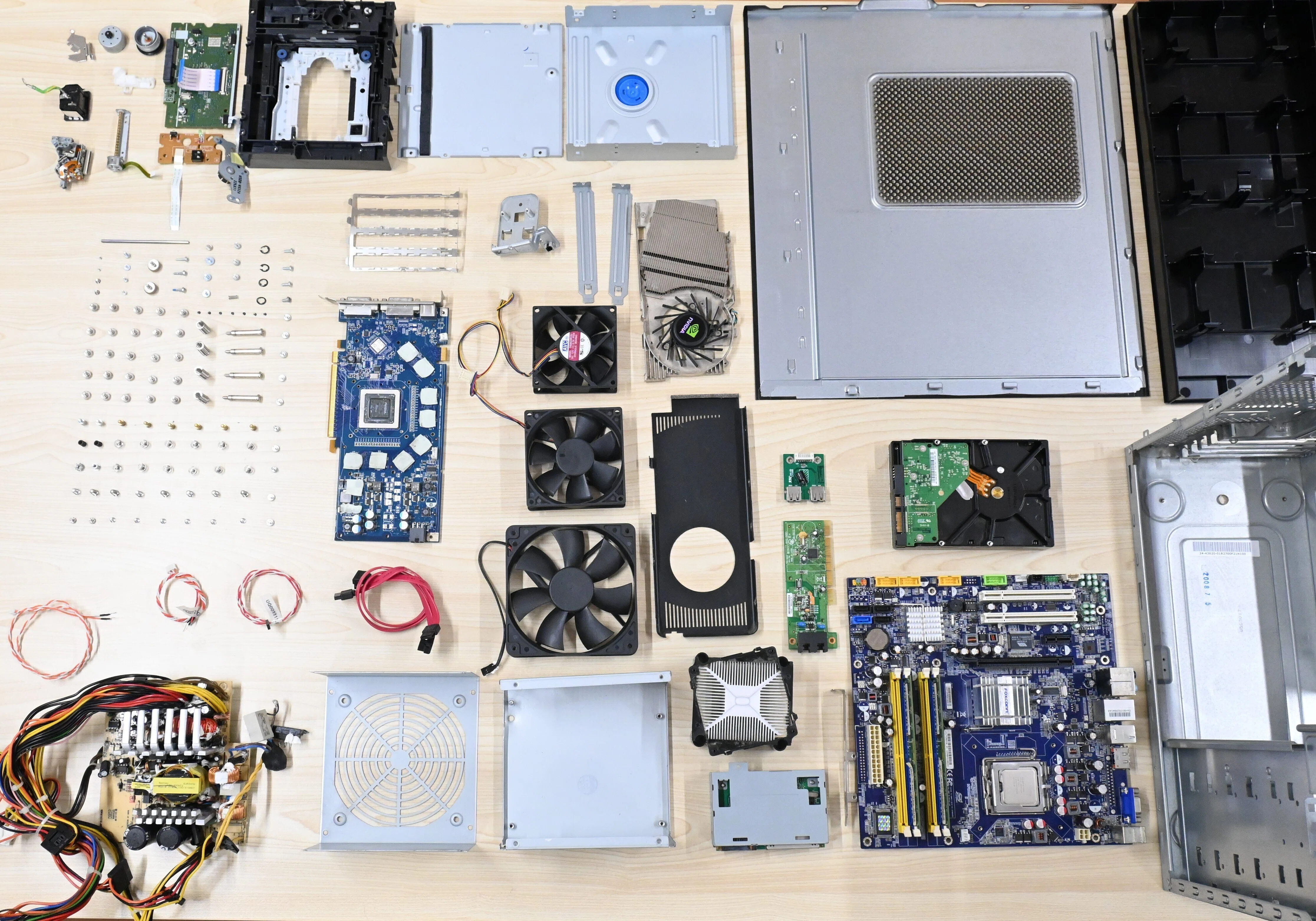 パソコンパーツ　電子部品　などまとめ大量セット　PCパーツ　部品取り 解体分析エキスパート 第1回：デスクトップ型パソコンの解体分析