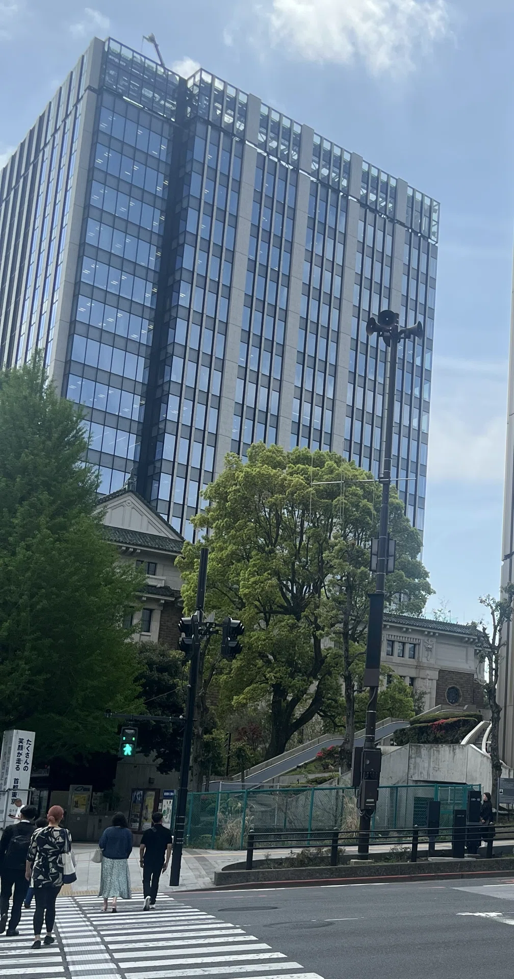 九段下駅にある九段会館テラスの全景の画像