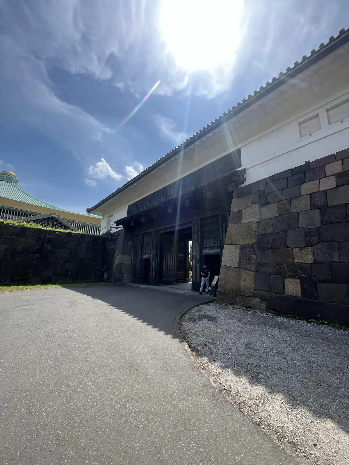 九段下駅近くの北の丸公園の入り口の田安門の画像