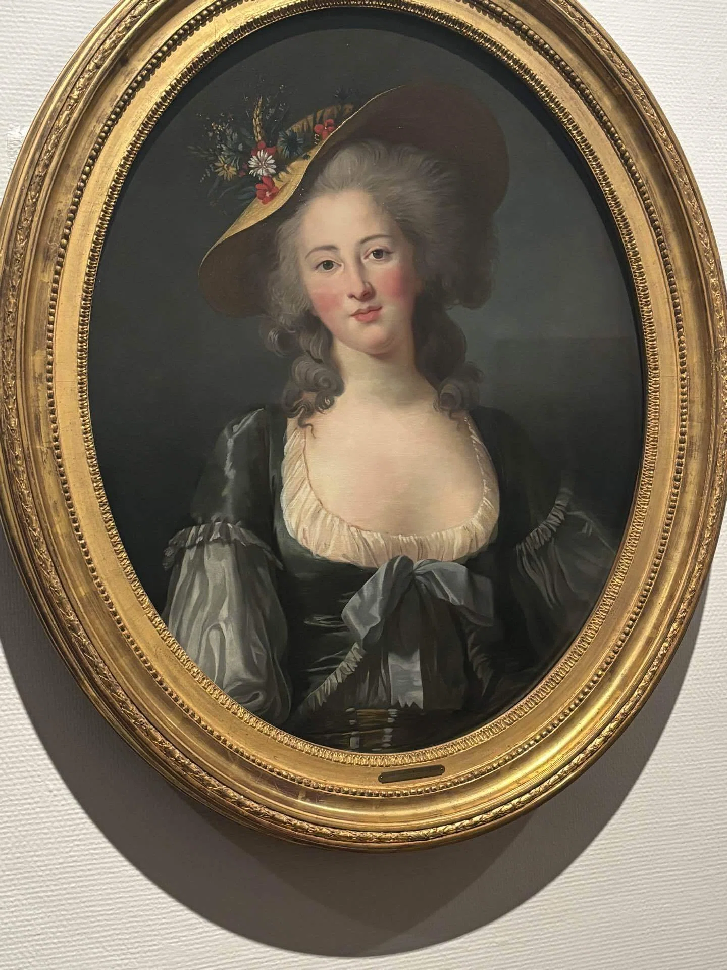 幾何学的デザインの女性肖像画 時代を越えて伝わるもの(京セラ美術館の絵画を観て)｜灯里