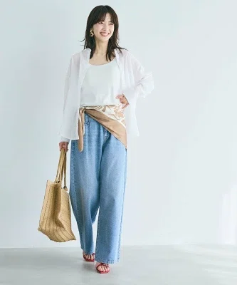 40代女性向けの薄手ガーゼシャツコーデ。夏の羽織り・冷房対策・日差しよけに使えるシアーシャツ