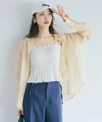40代女性向けの薄手ガーゼシャツコーデ。夏の羽織り・冷房対策・日差しよけに使えるシアーシャツ