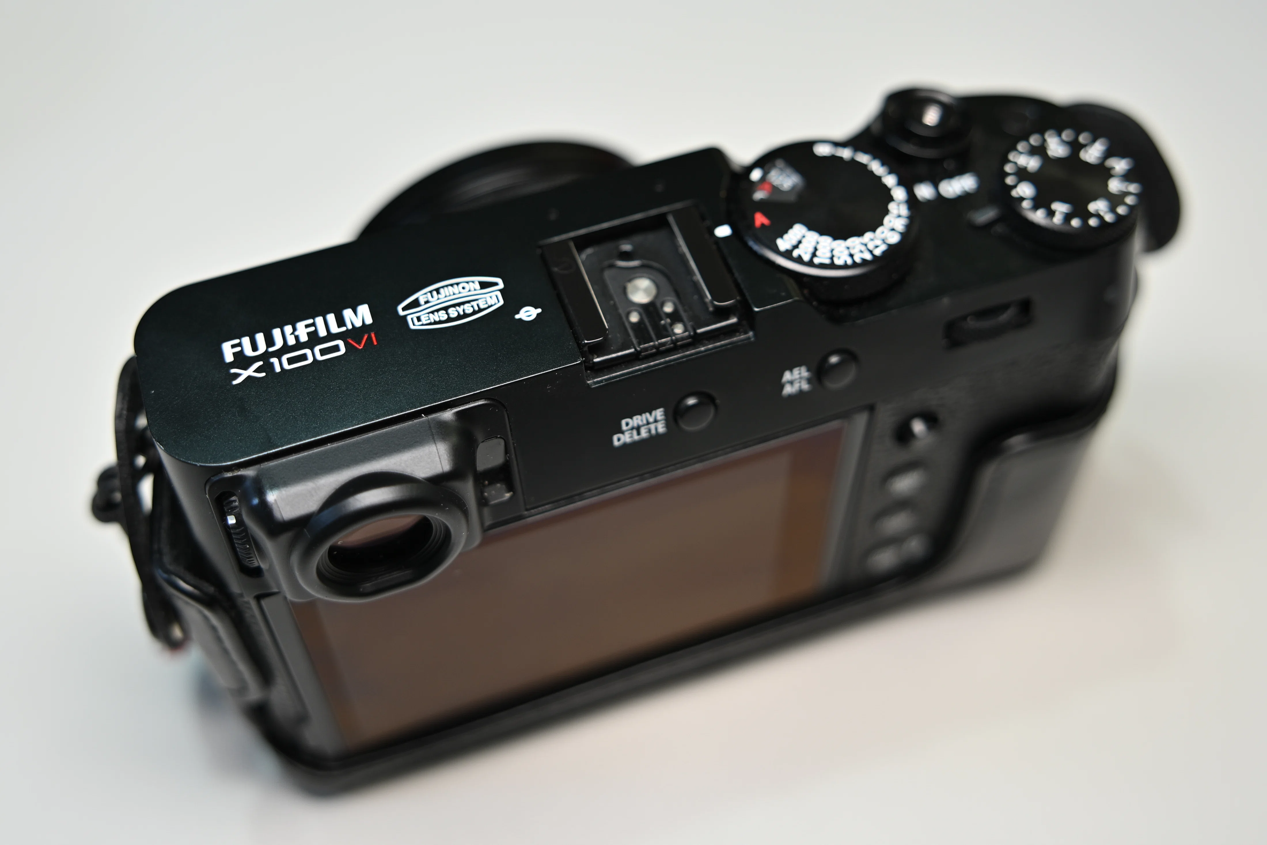FUJIFILM X100VI 保証2026年4月まで 2026年報】X100VIとGR IVを巡る「異常な静寂」について。〜高級
