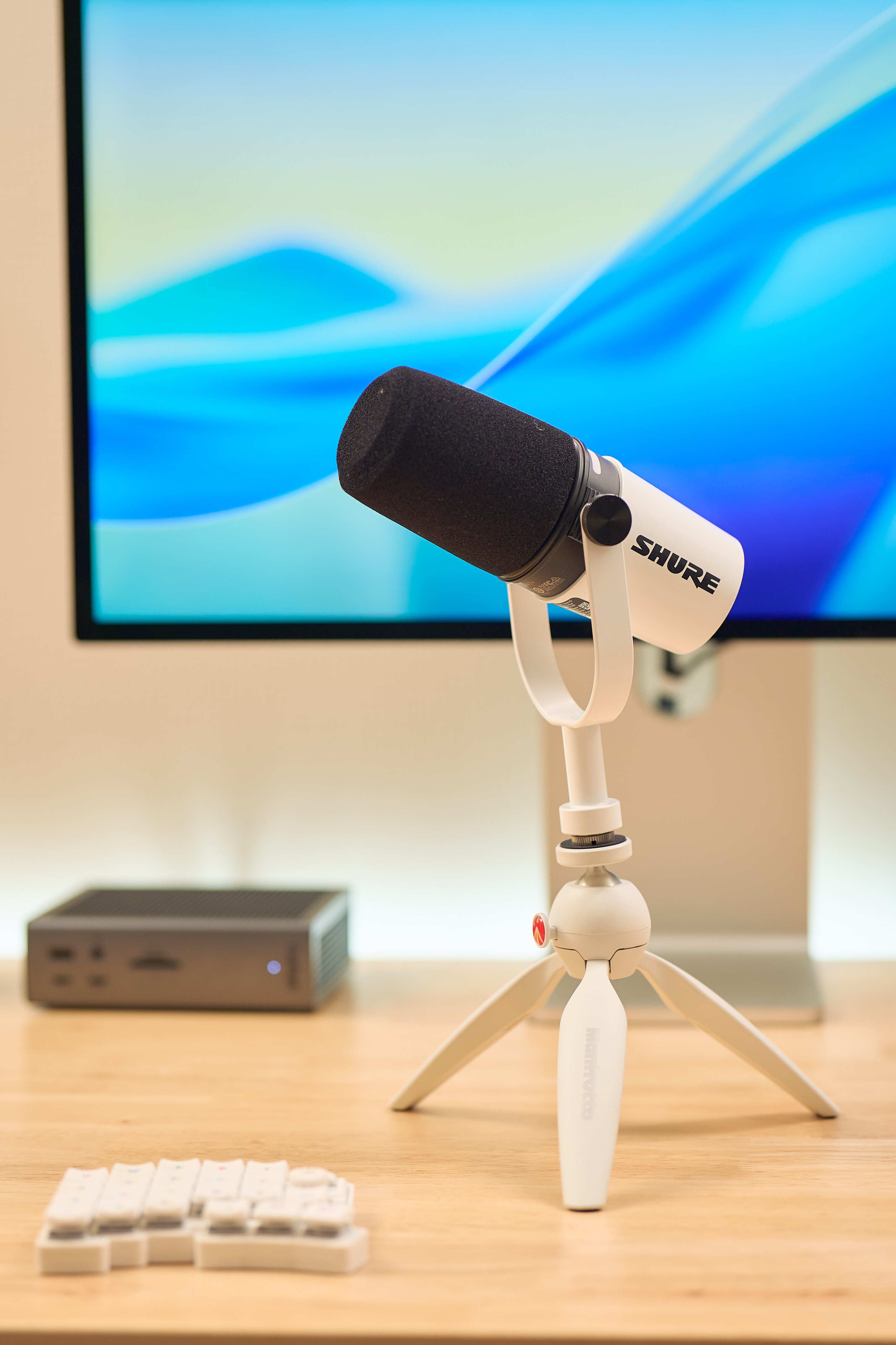 AI音声入力のために、2万円の高級マイクアームを買った話｜じゃが