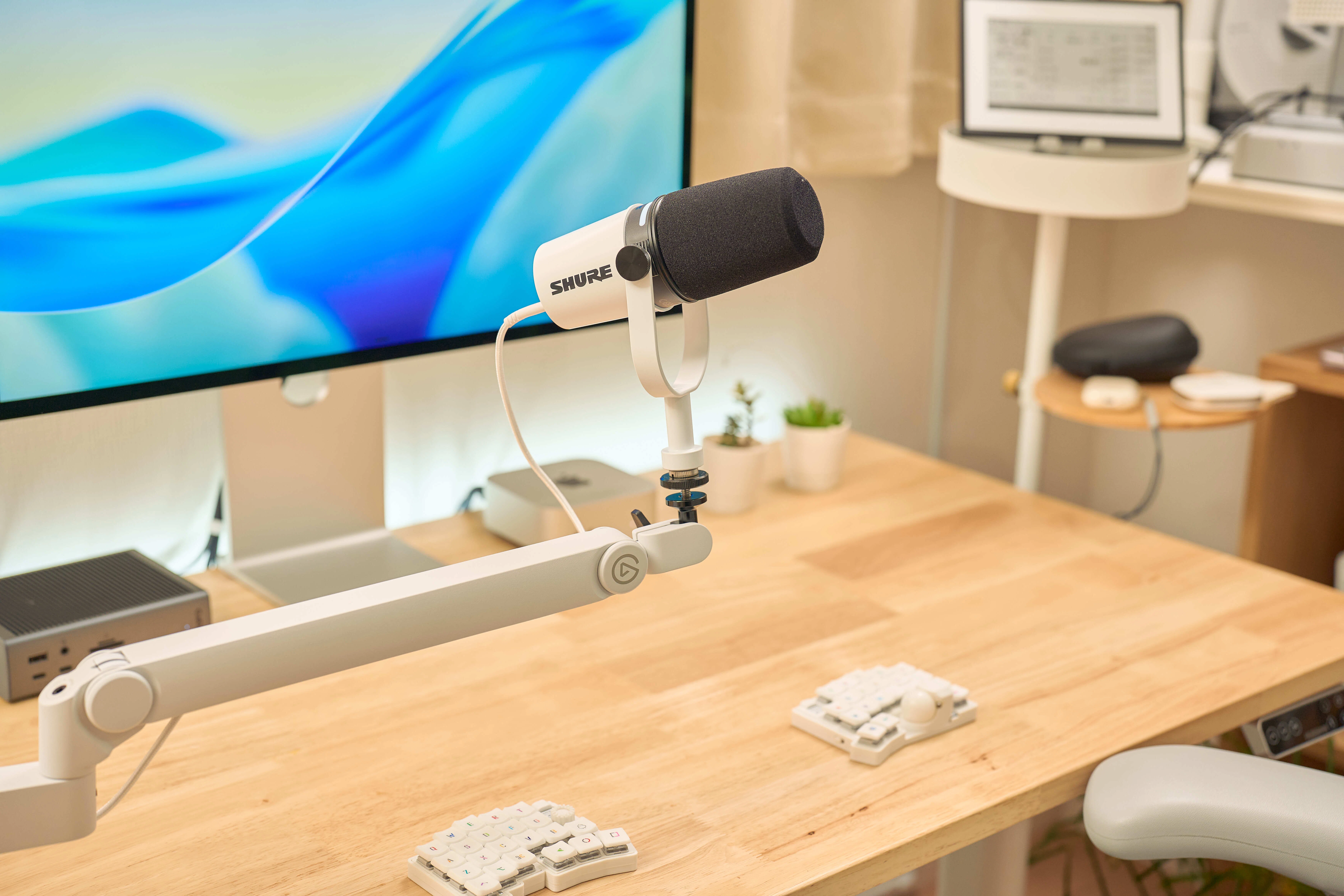 AI音声入力のために、2万円の高級マイクアームを買った話｜じゃが