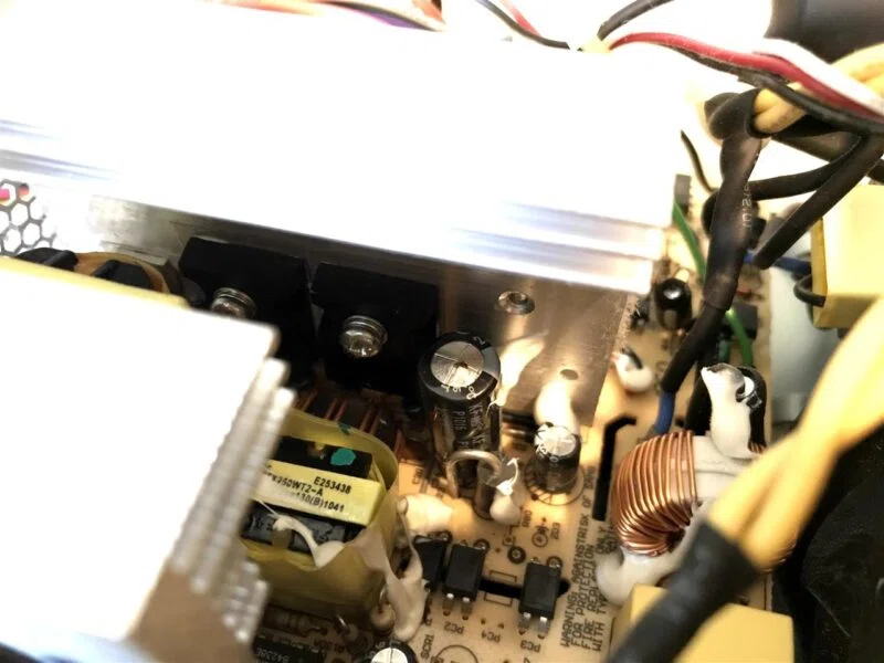 PC用電源の内部