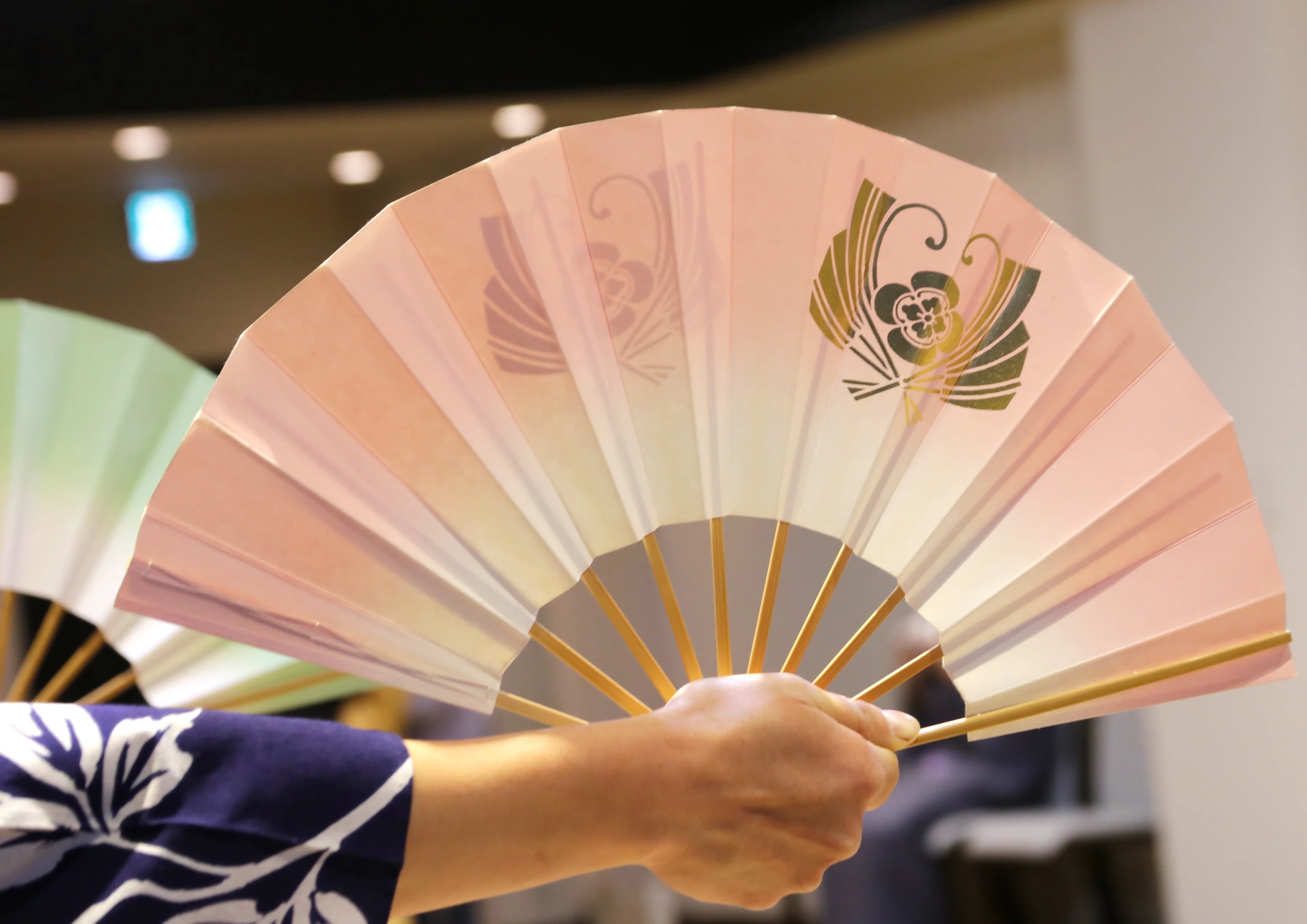扇子 | 舞扇子 舞扇子と普段使いの扇子の違い。日本舞踊に欠かせない扇 