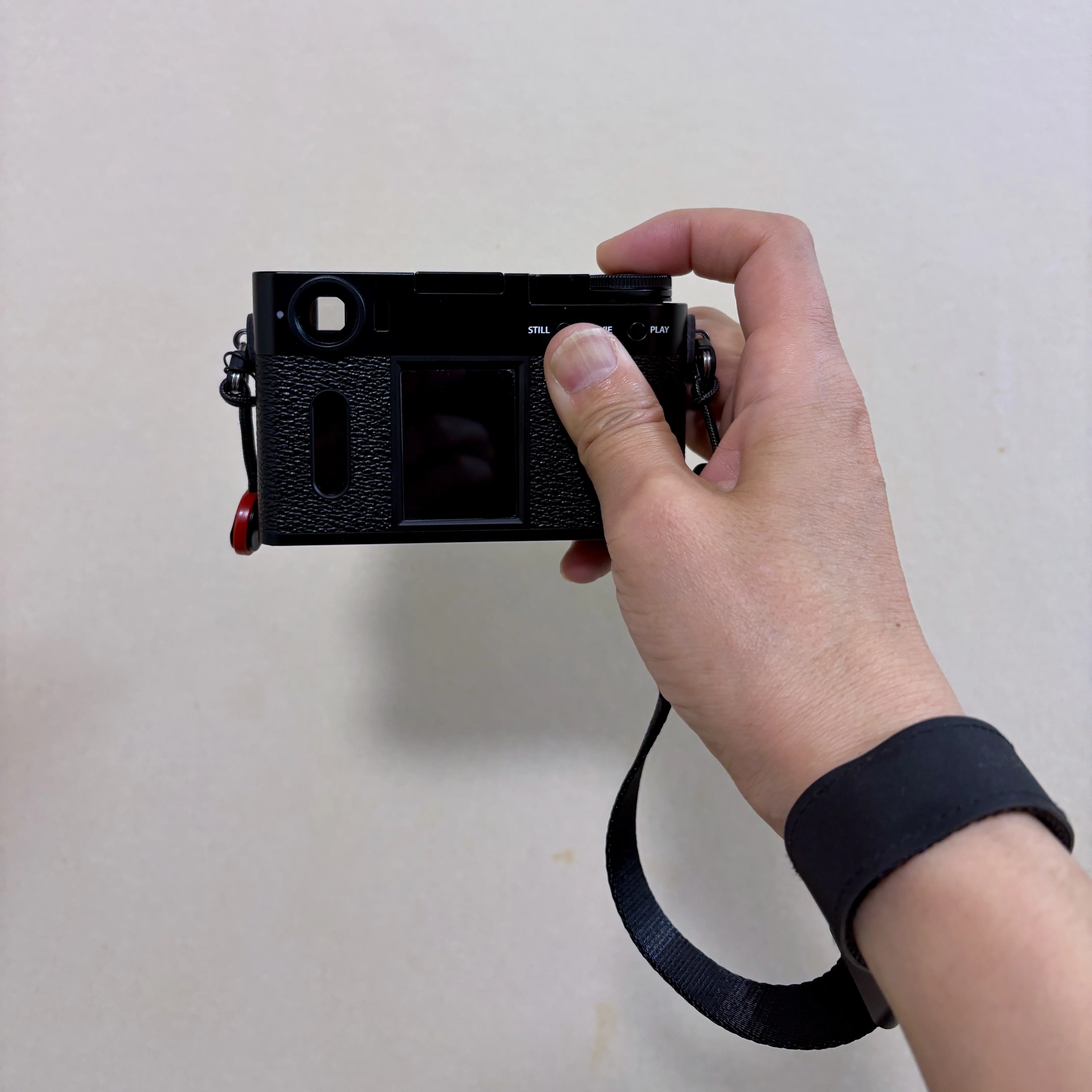 X halfにおすすめのストラップはPeak Design！CuffとLeashの二刀流が