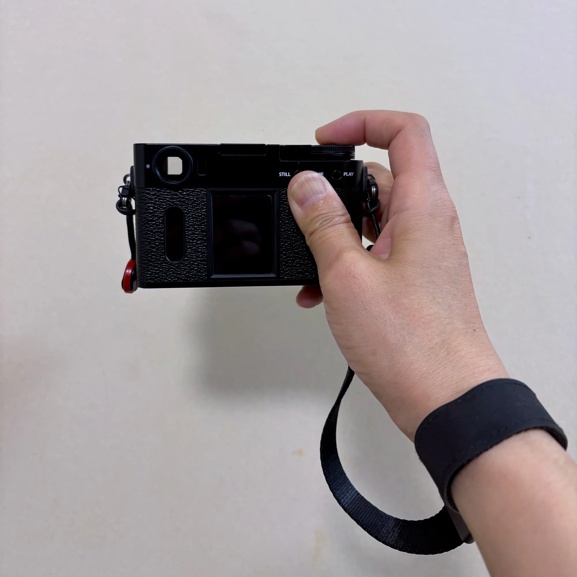X halfにおすすめのストラップはPeak Design！CuffとLeashの二刀流が 