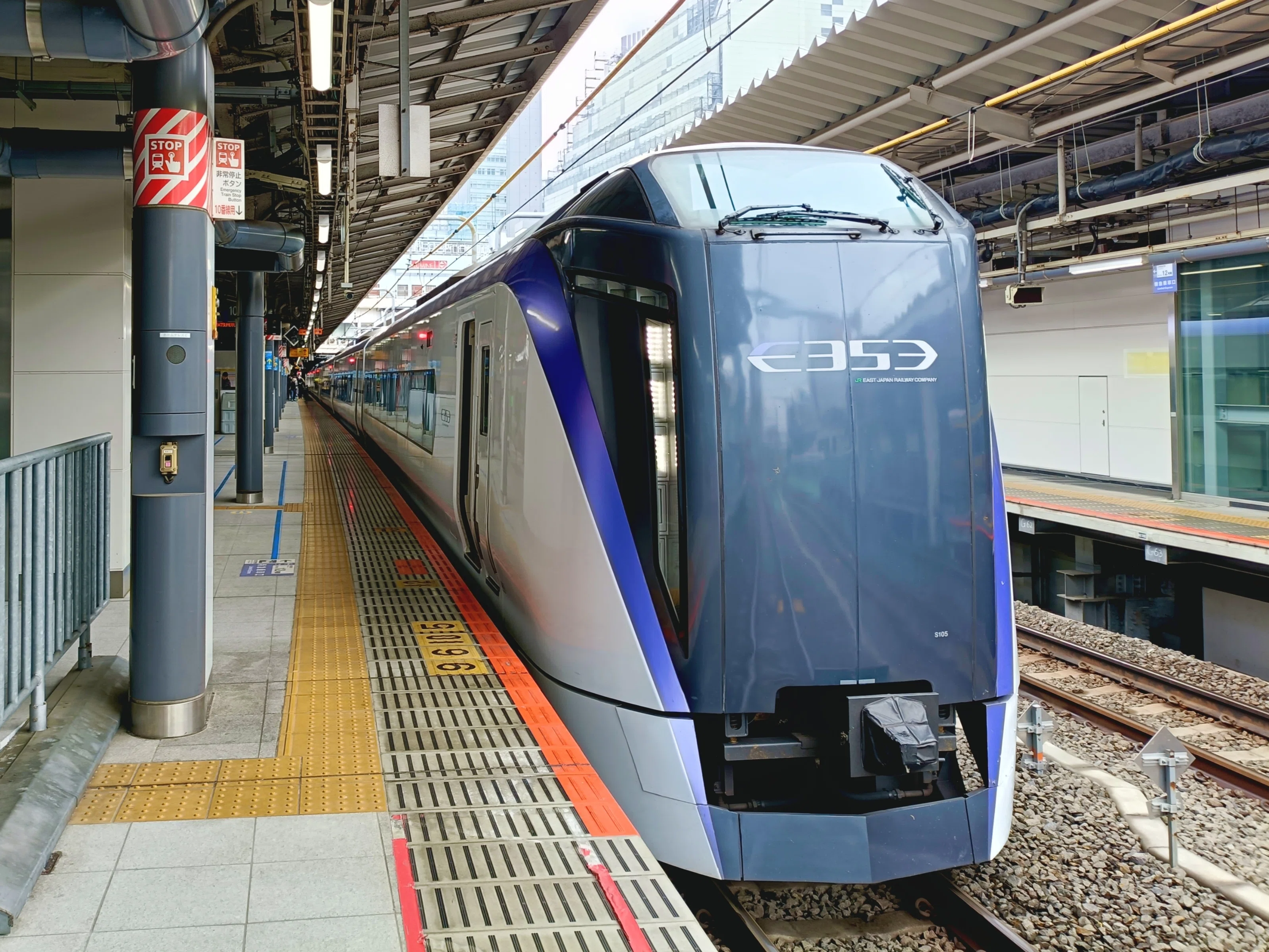 スタイリッシュなおしゃれ特急E353系 中央本線「あずさ」「かいじ