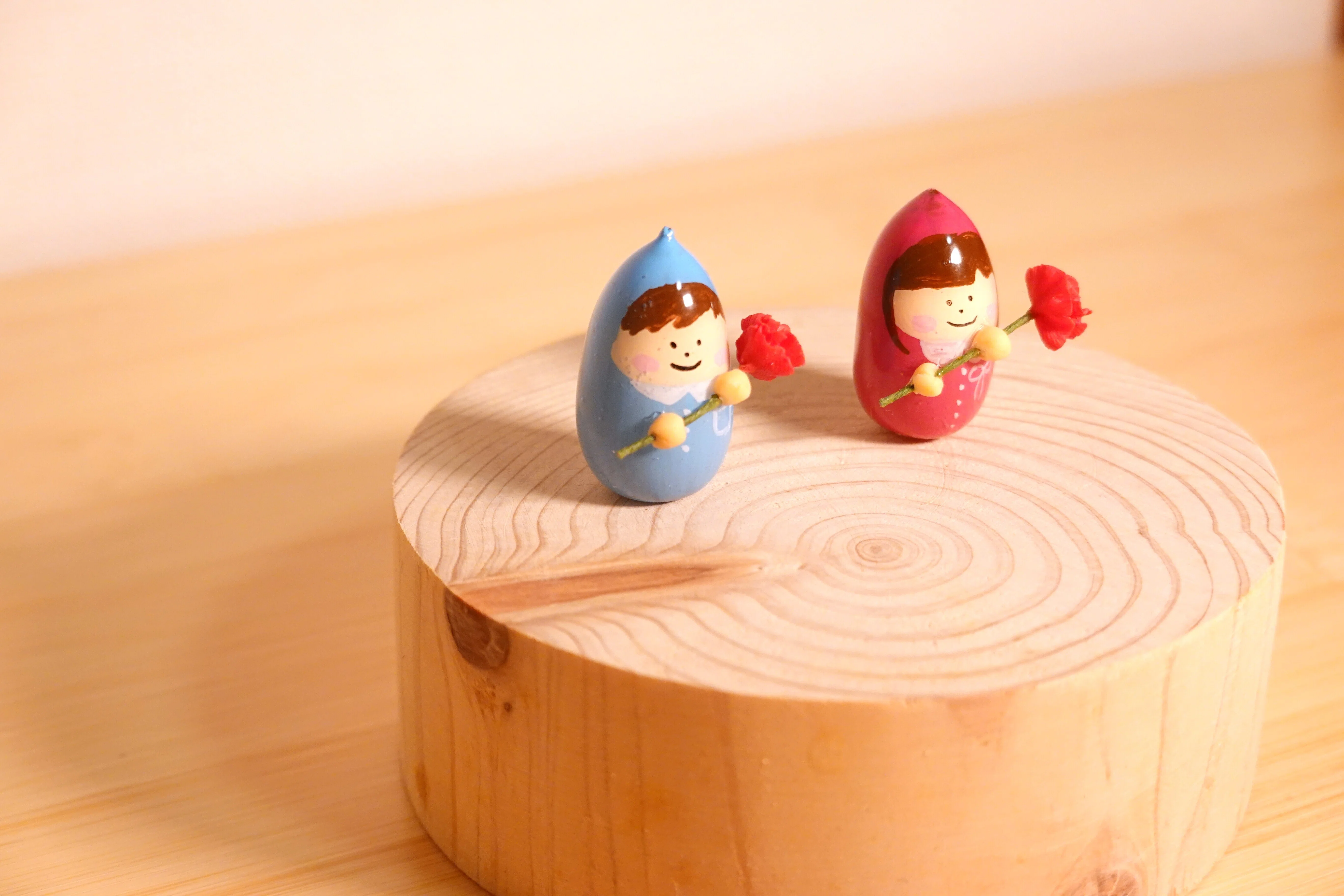 どんぐりアート♡端午の節句　母の日オブジェ♡ 作品紹介③どんぐり男の子＆女の子×カーネーション｜母の日ギフト