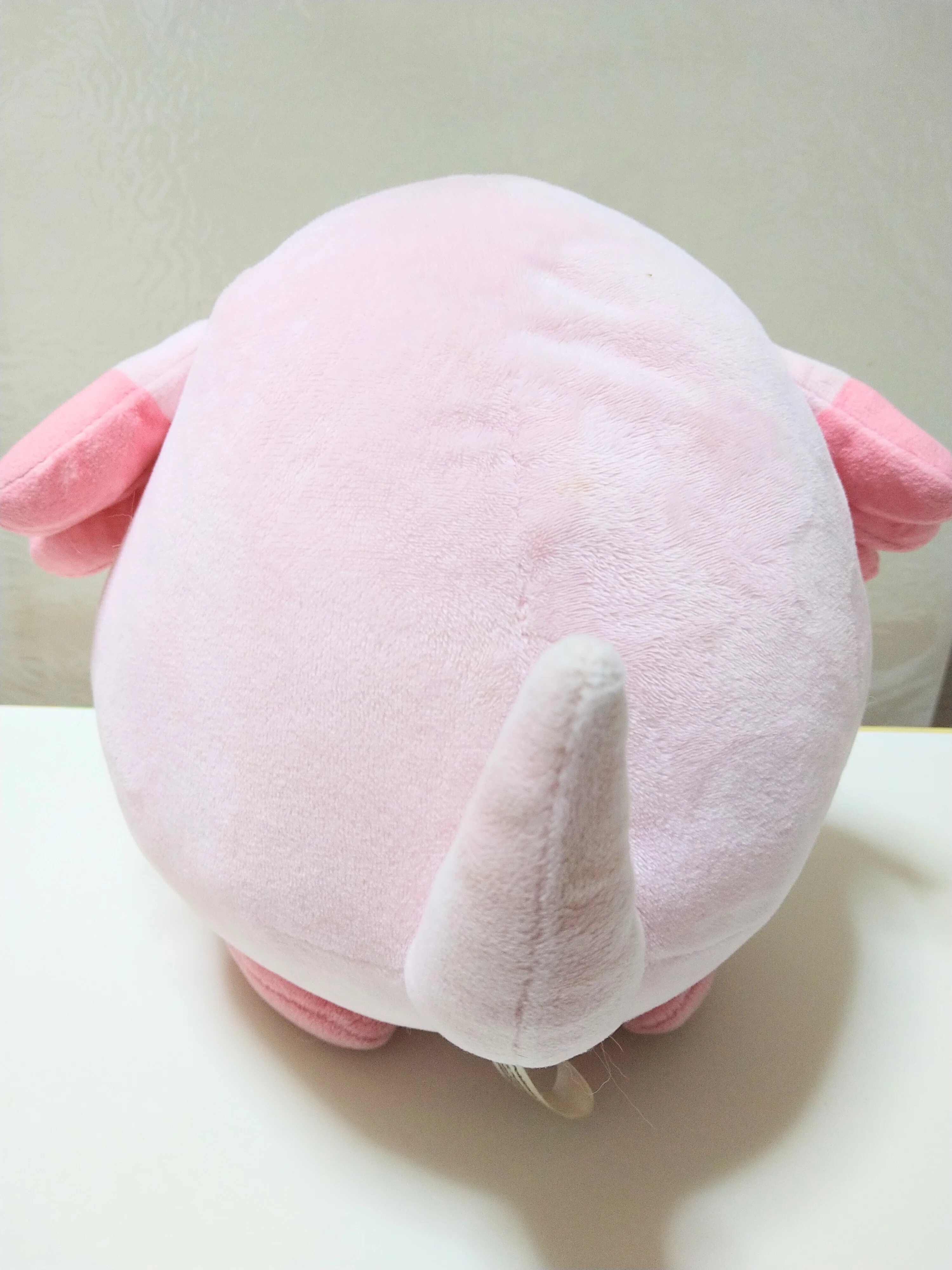 幸せを運ぶ、ピンクの天使。今日のラッキーカラーは……やっぱりピンク