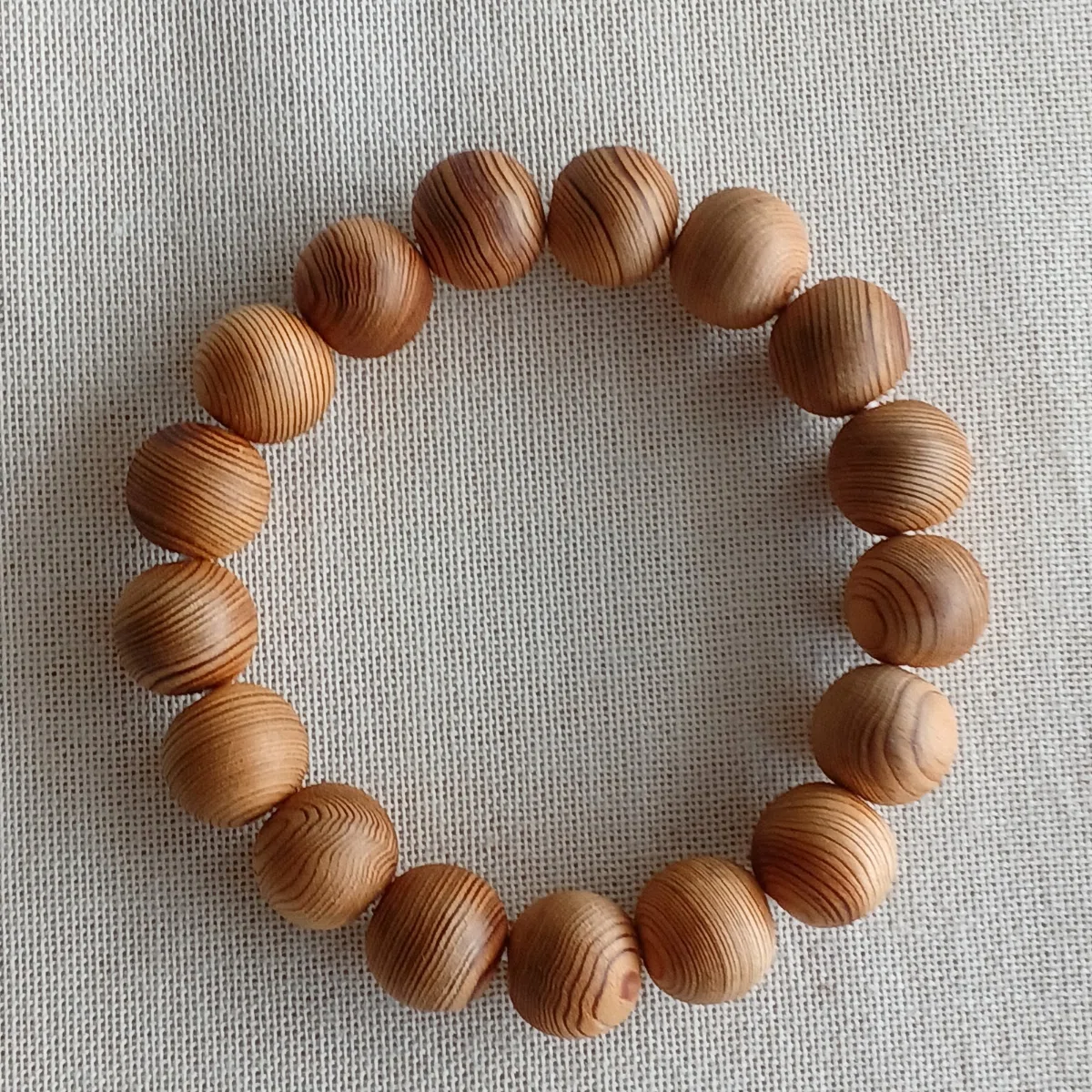 屋久杉ブレスレット 10mm・15cm｜やわらかな木目と軽やかな着け心地