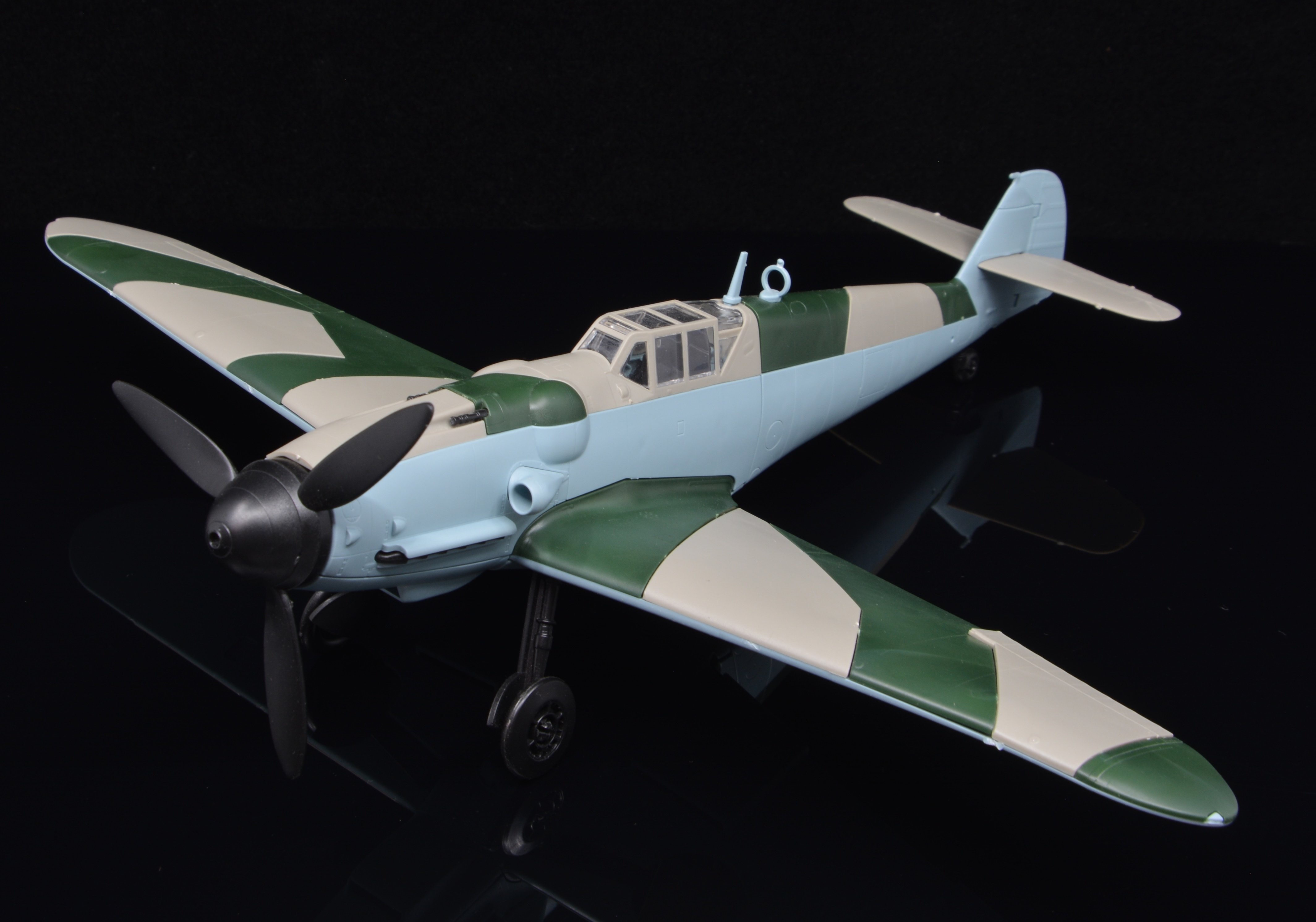 He100推しの息子も納得！ 小6が2時間で組める、1/32飛行機のクオリティ
