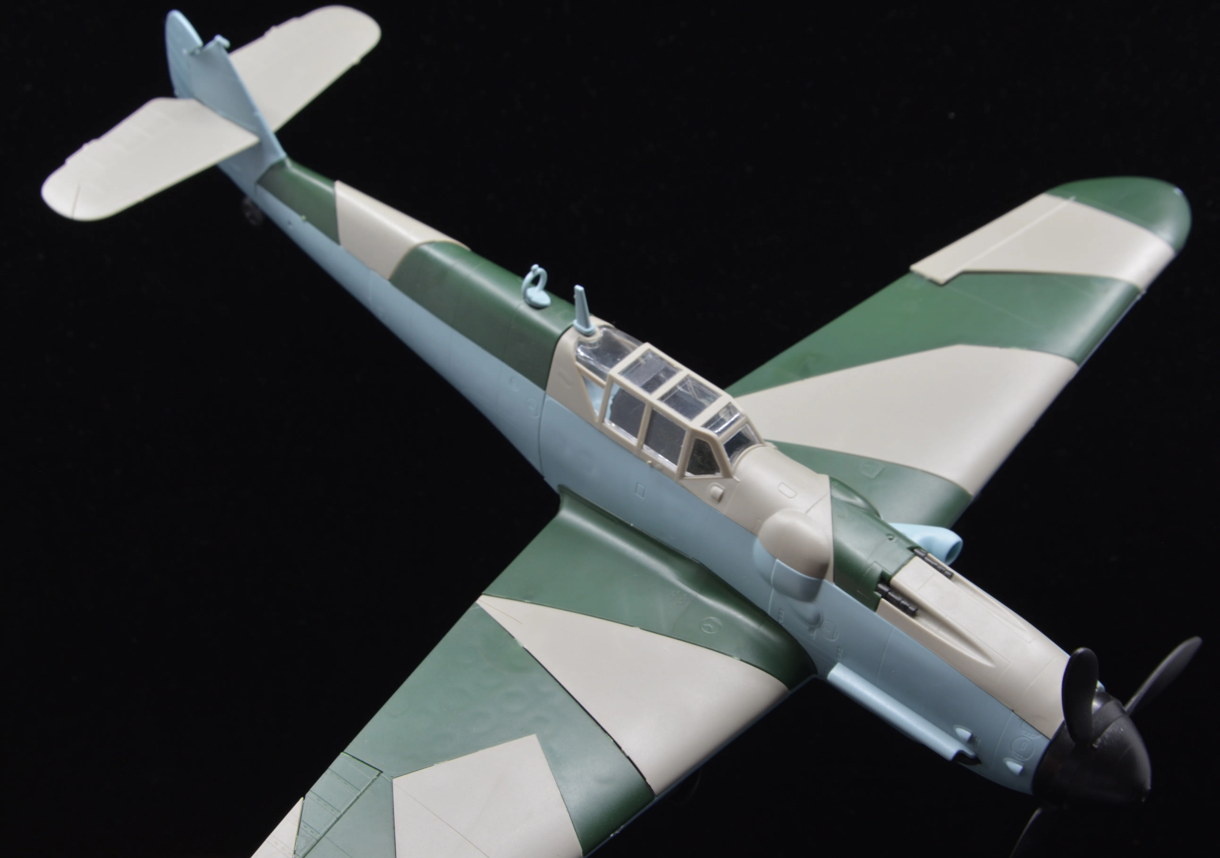 He100推しの息子も納得！ 小6が2時間で組める、1/32飛行機のクオリティ