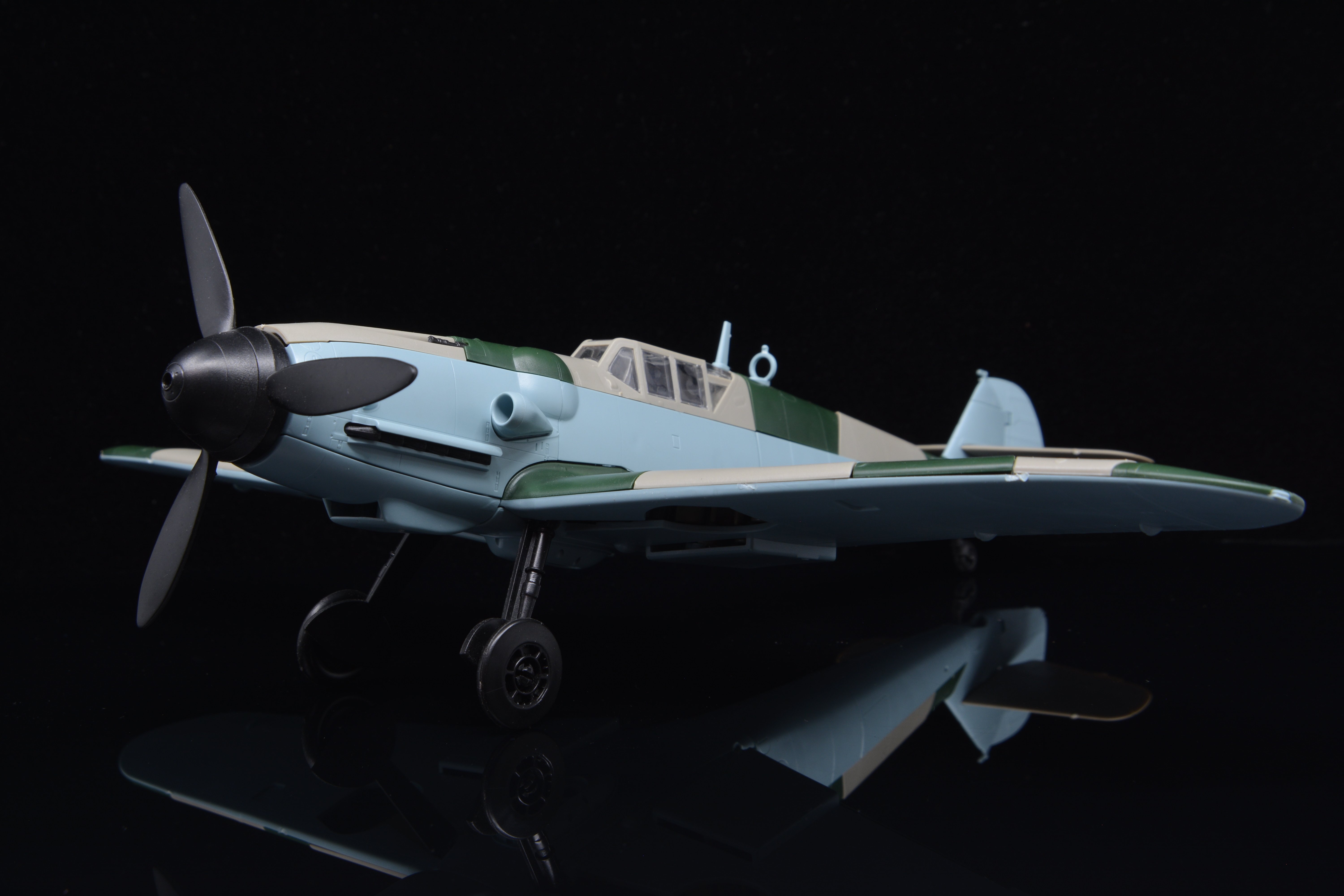 He100推しの息子も納得！ 小6が2時間で組める、1/32飛行機のクオリティ