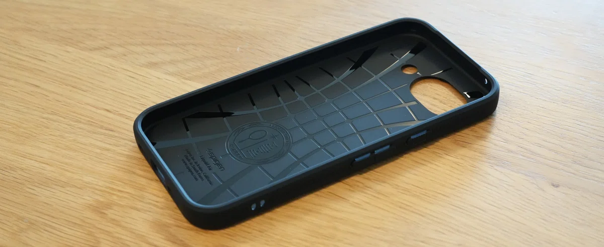 Spigen スマホケースLIQUID AIR