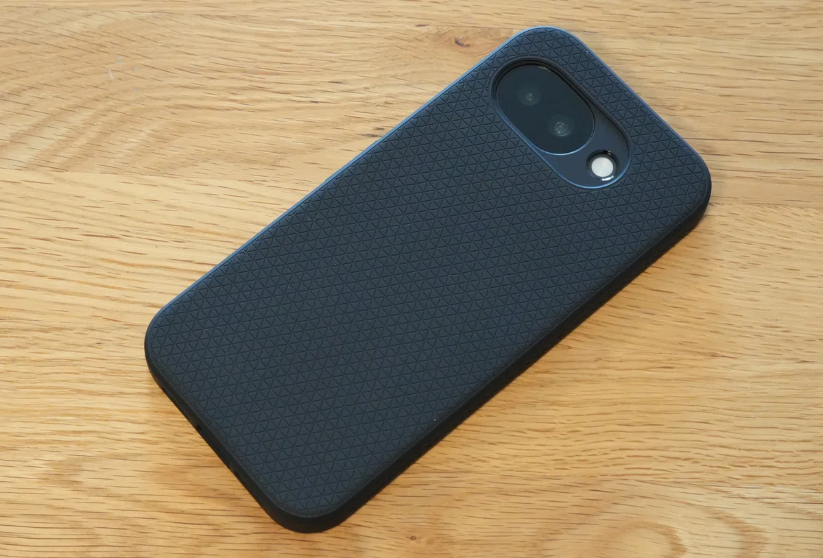 Spigen のスマホケース：LIQUID AIR