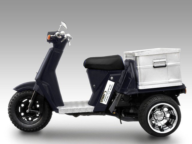 ホンダのジャイロキャノピー、極太ワイド仕様。 圧倒的存在感】ジャイロをストリート仕様へ。極太10インチ・ブラック