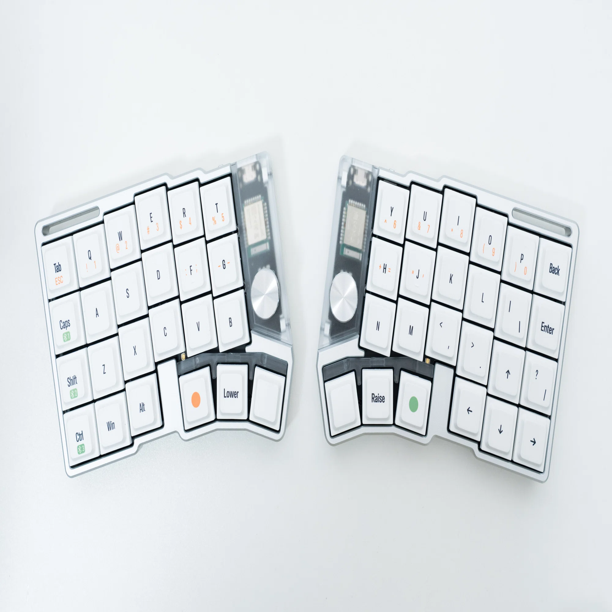 再販開始！】人気沸騰中の2万円台で買える無線分割キーボード「Cornix 