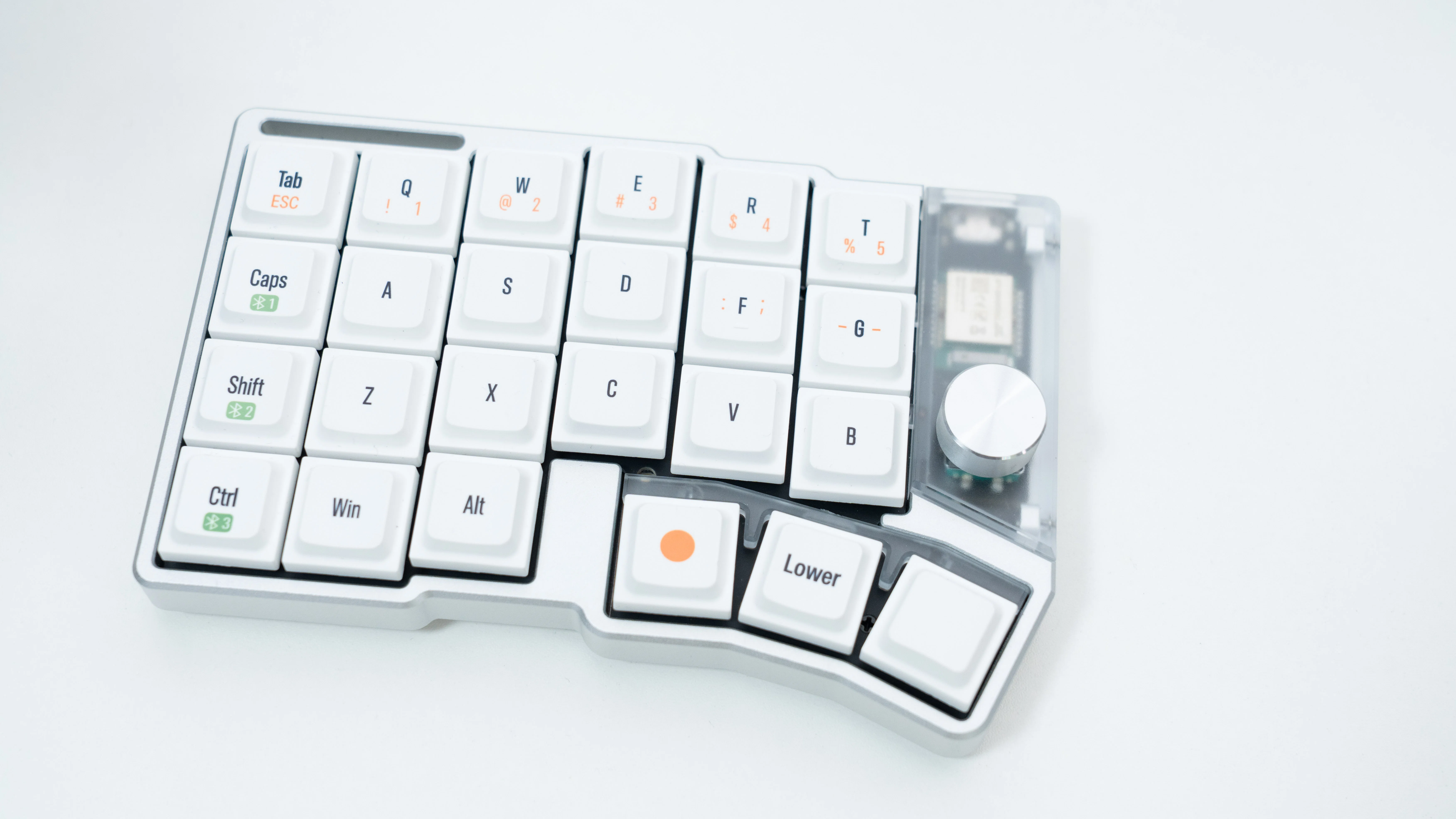 再販開始！】人気沸騰中の2万円台で買える無線分割キーボード「Cornix