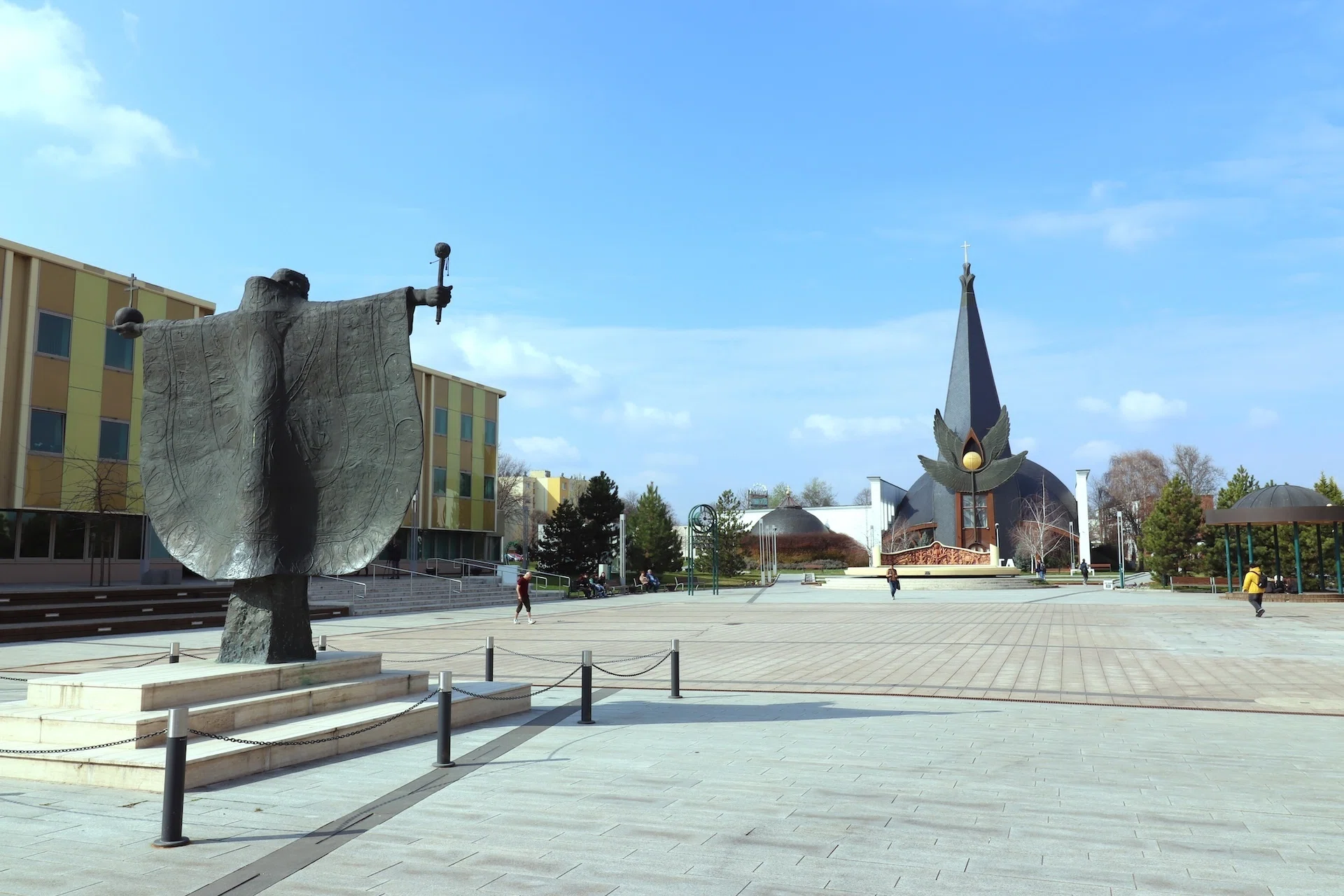 ハンガリー建築旅行 02 1日目はシャザロンバッタ（Százhalombatta）へ
