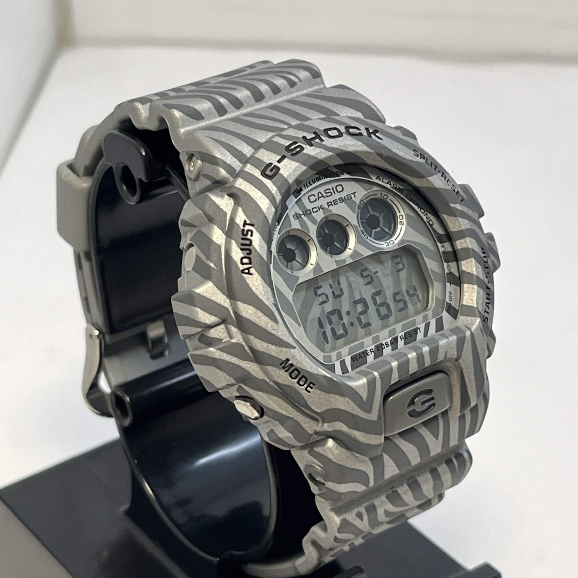 プ*チ様 激レア/極美品 G-SHOCK DW-6900ZB-8JF ゼブラ柄 レビュー】野生を纏う、究極の道具感。G-SHOCK「DW-6900ZB」ゼブラ
