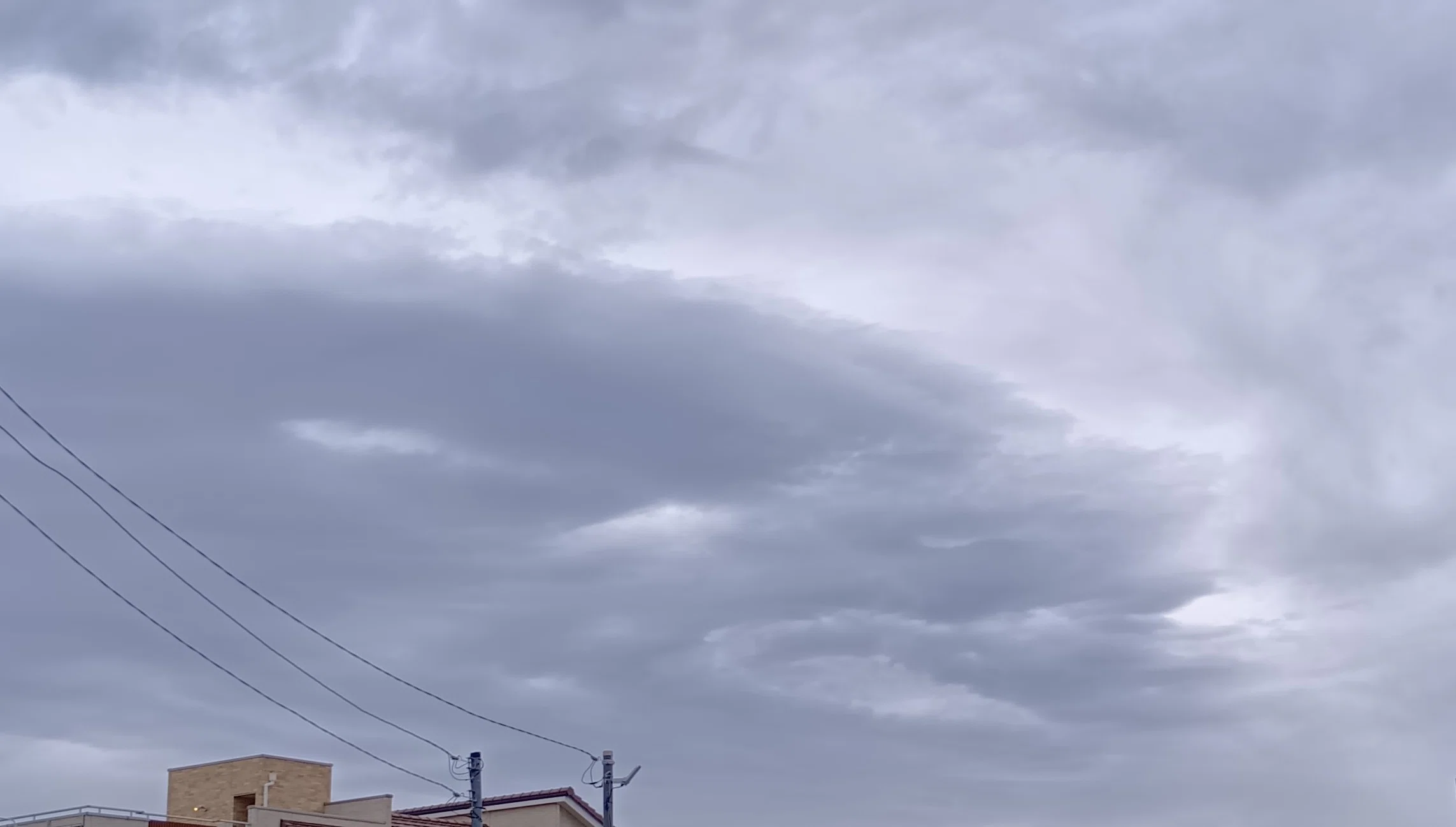不思議な形の渦巻き雲が｜haruka