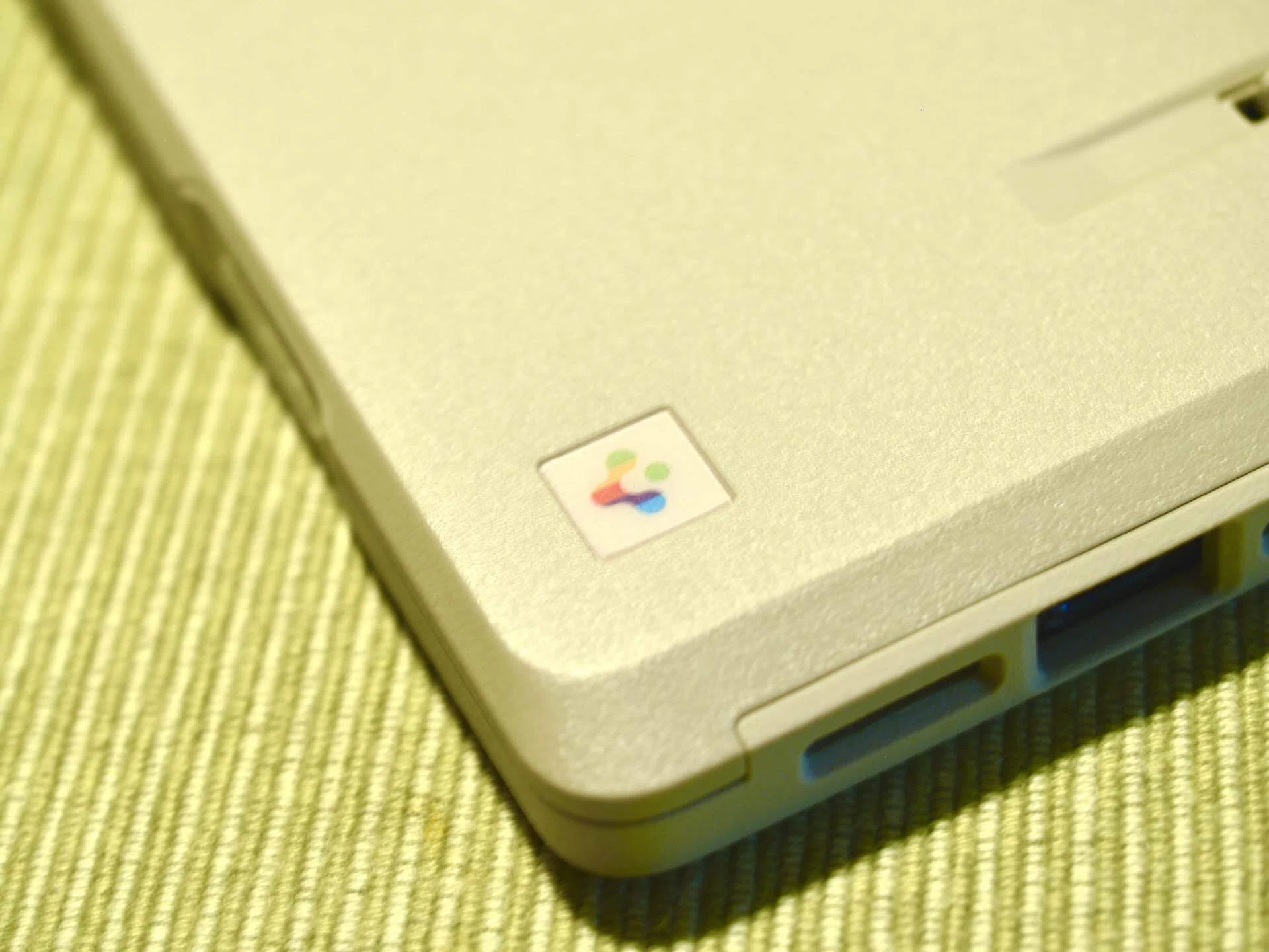 Spigenのold Mac風iPhoneケースにフィーバー❣️😅｜アラン藤島