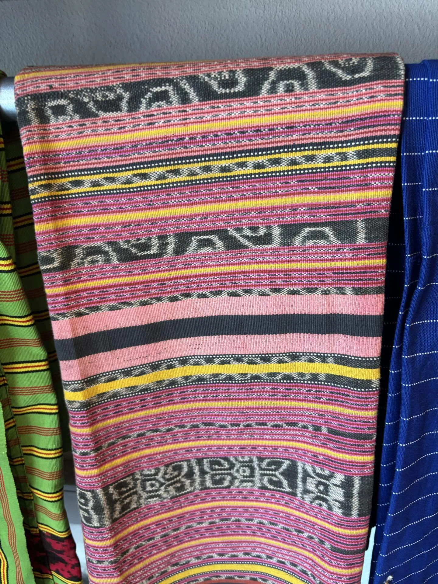 東ティモール】伝統織物タイスでお揃いお洋服👕タイス探し編