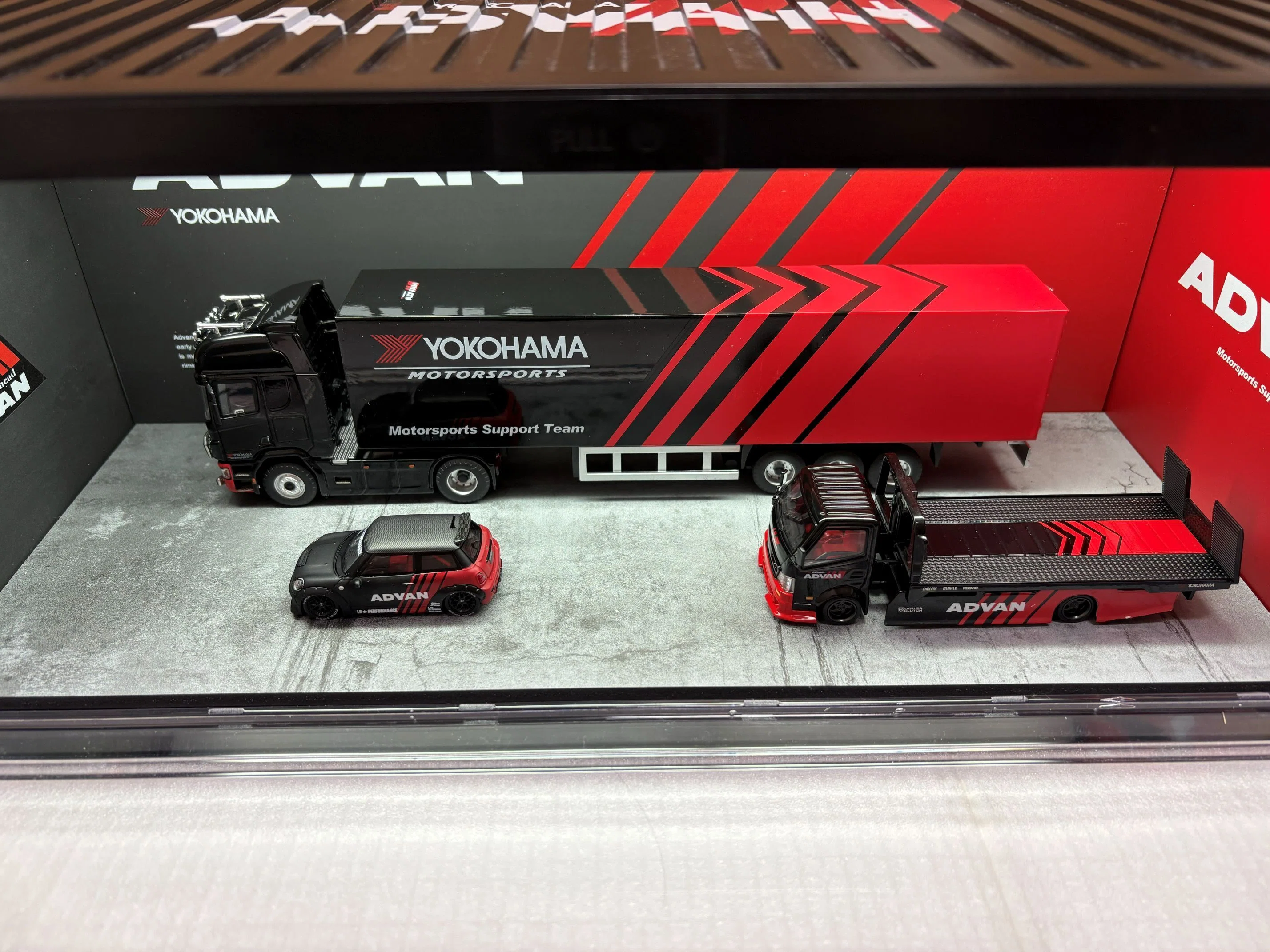赤身堂 WF2025S ミツモトダイア　ガレージキット KONAMI Time Box 1:64 ADVAN コンテナ ディスプレイ TB400202｜のり