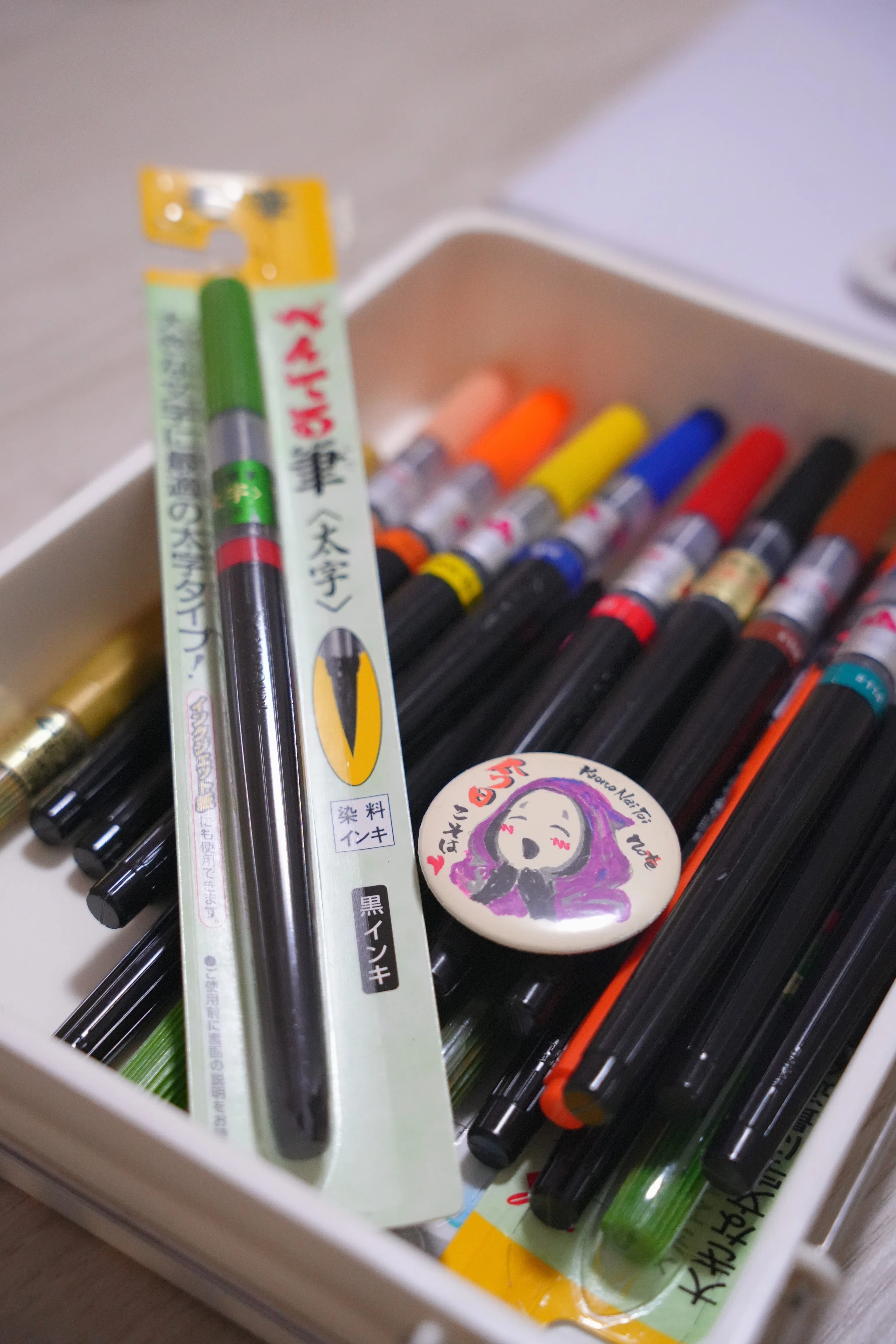 手作りするならGW？──筆ペンイラストの「缶バッジ」つくりました