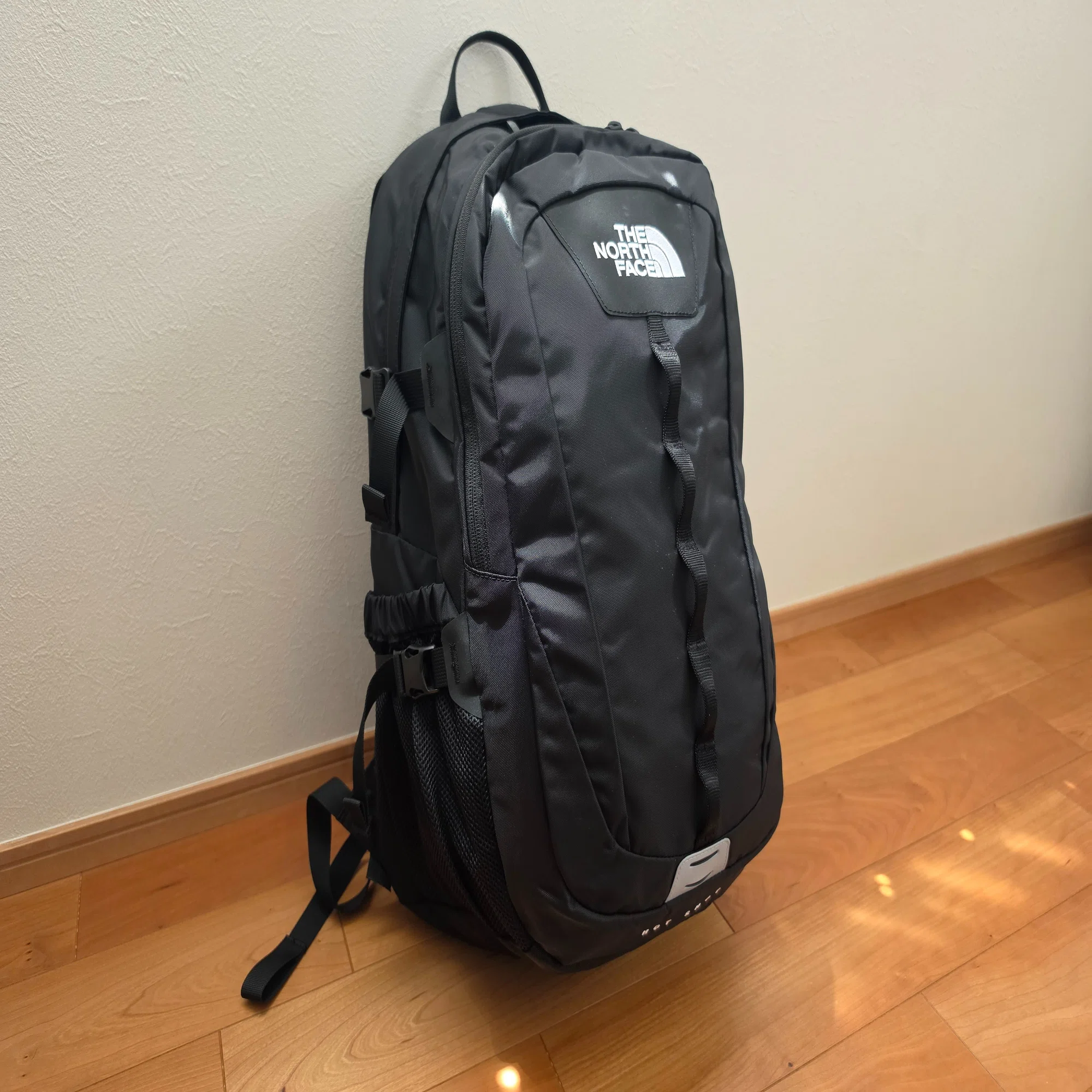 ノースフェイス ホットショット レビュー。ビジネス、旅行もOKの 