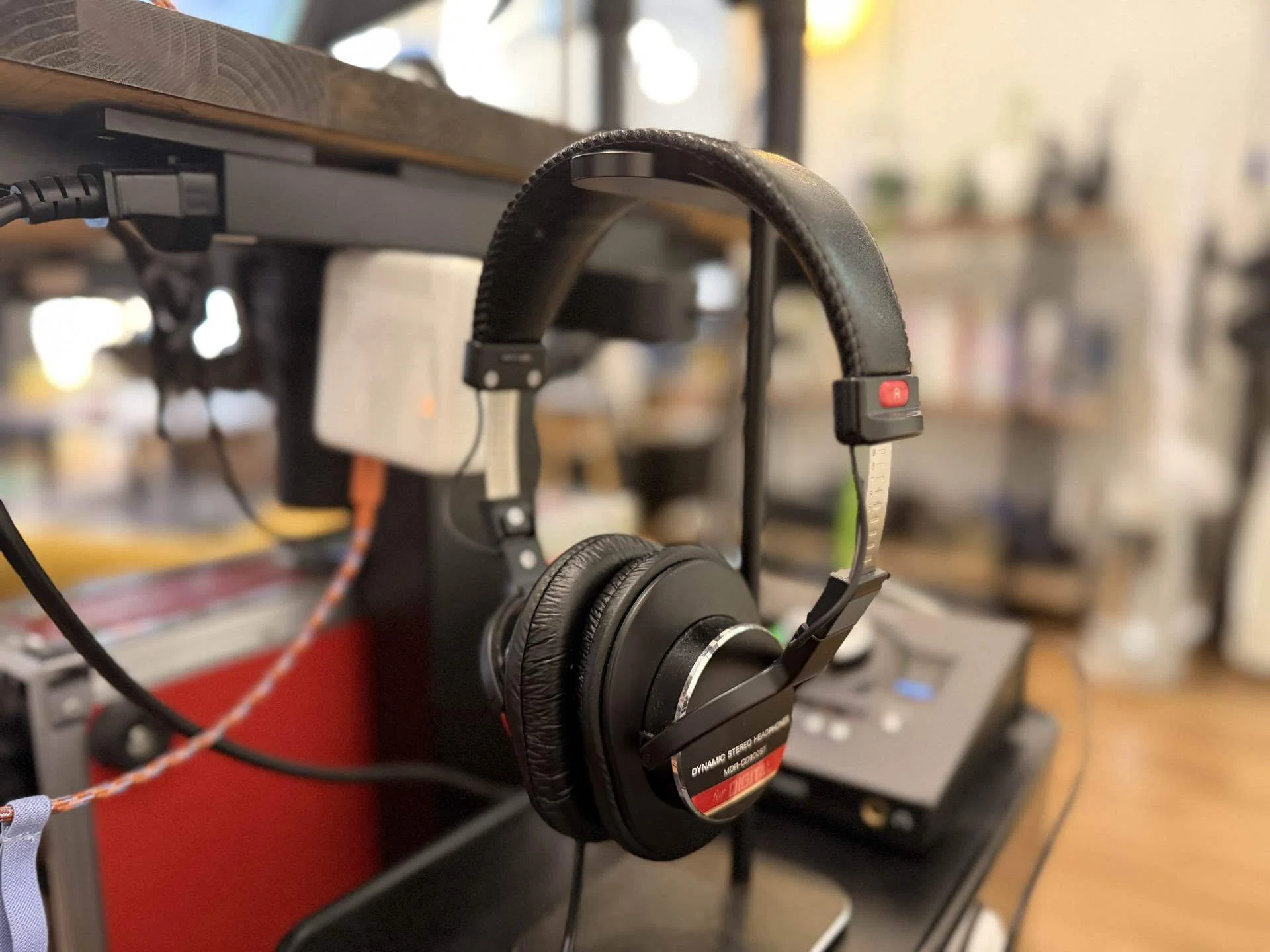 SONY MDR-CD900STは音質が悪い？プロの現場での評価｜fast_seal