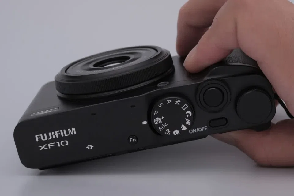 FUJIFILM XF10を再び購入！せっかくなのでGRⅢと比較してみました｜はるか