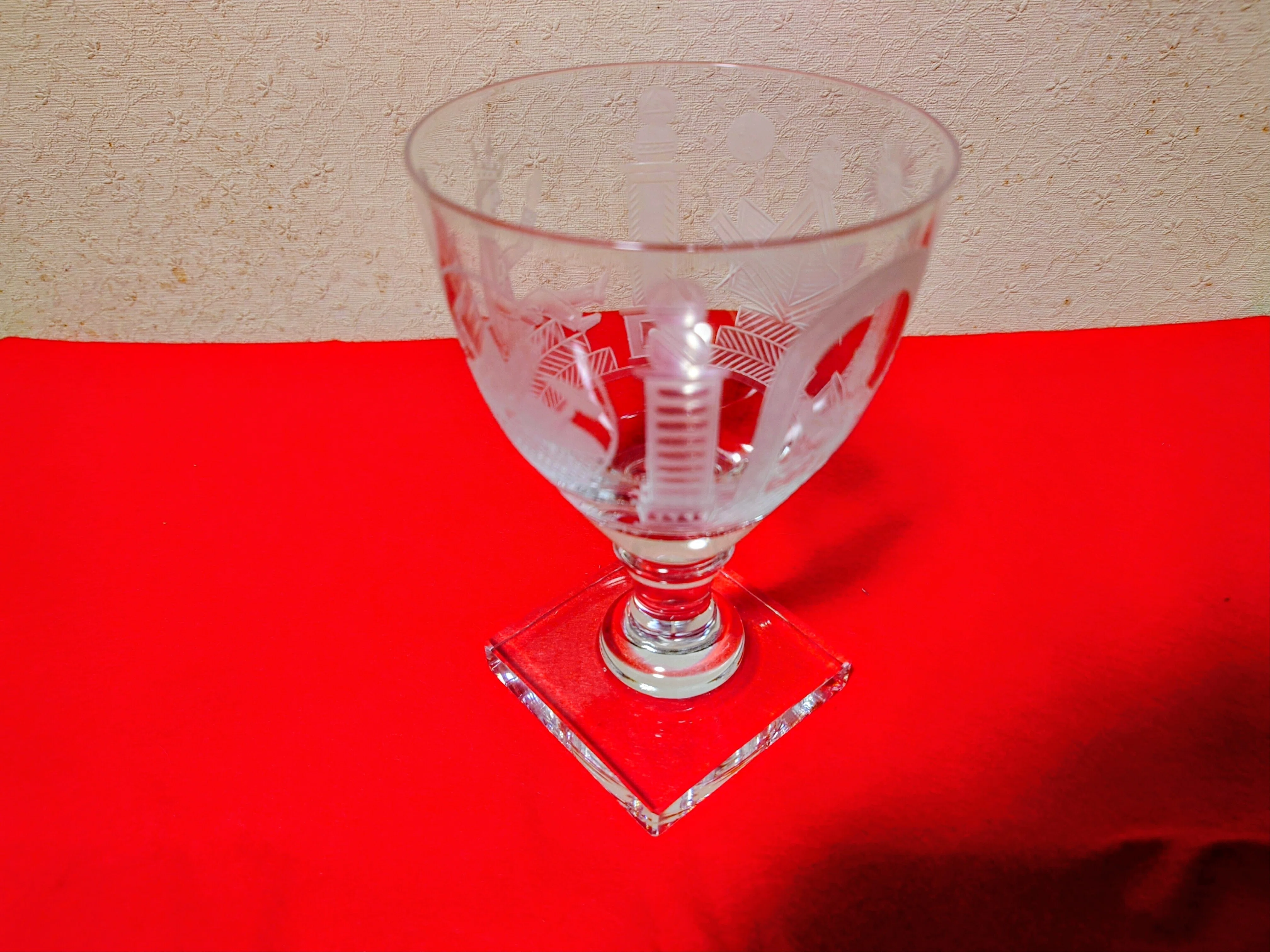 英国アンティーク 1780 - 1810 フリーメイソン彫刻 祝杯 吹きガラス 英国アンティーク 1780 - 1810 フリーメイソン彫刻 祝杯 吹きガラス