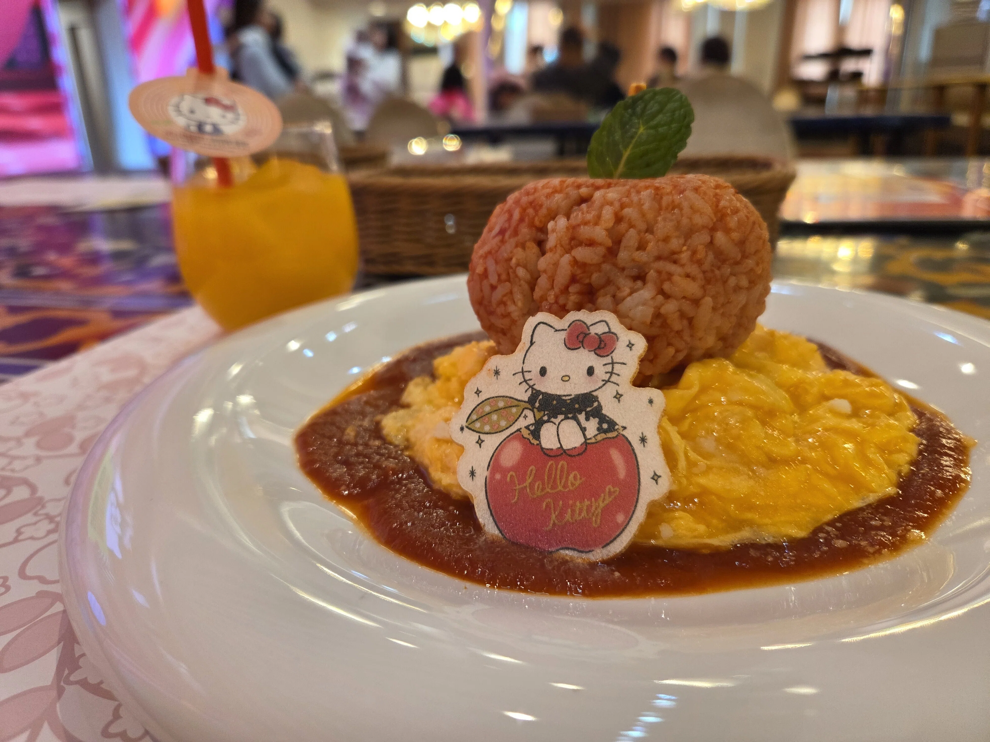 ハローキティショーボックス🍎ひとり遠征｜むすび