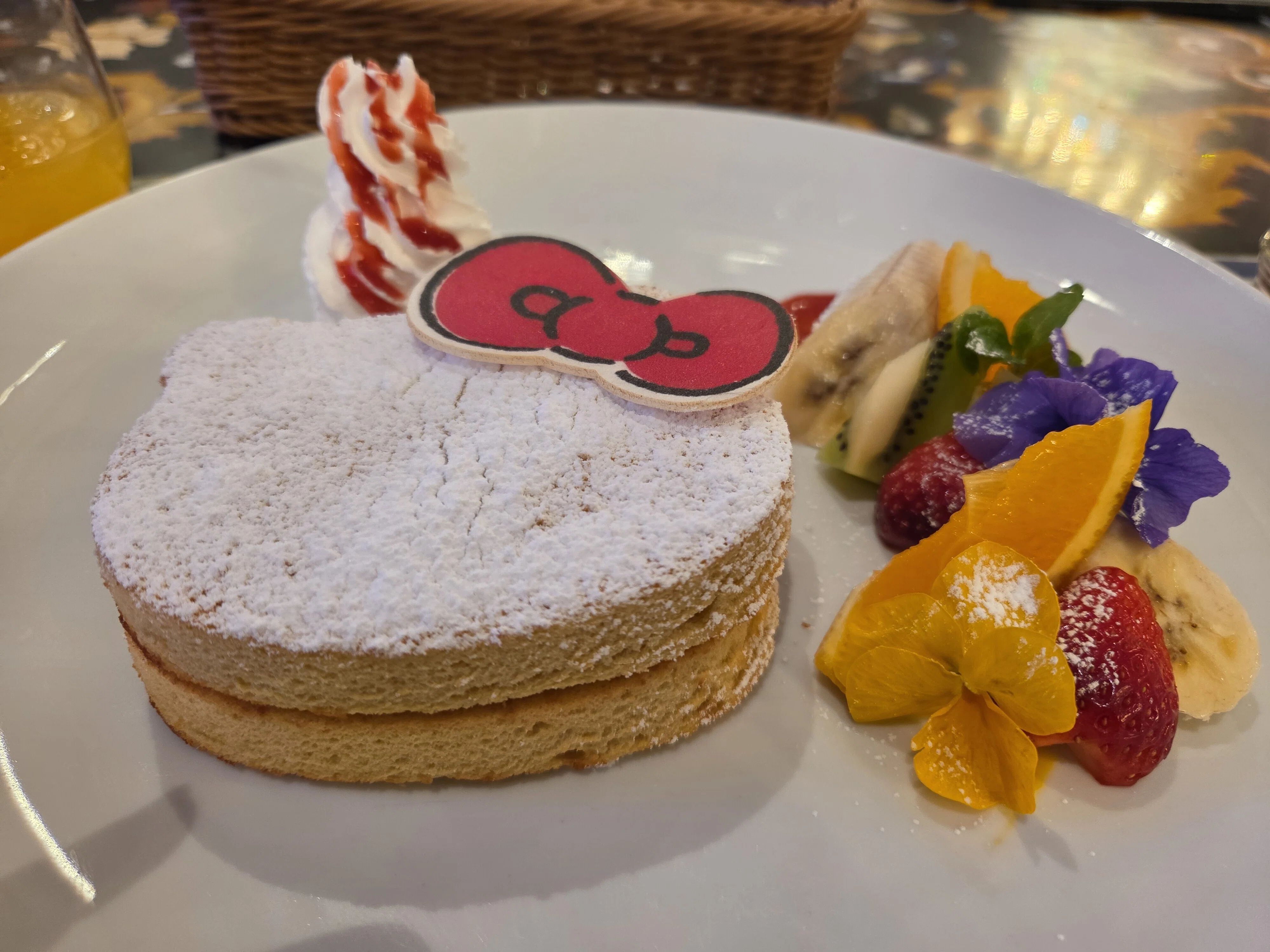 ハローキティショーボックス🍎ひとり遠征｜むすび