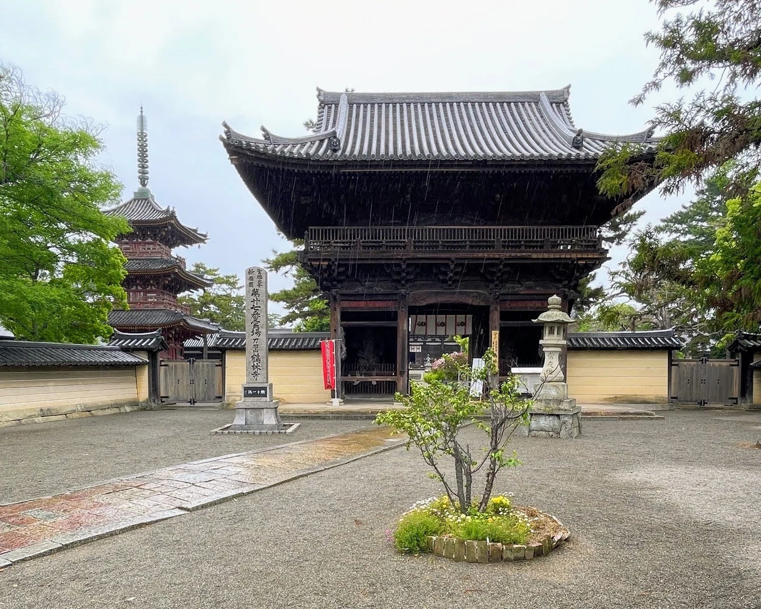 兵庫・加古川の鶴林寺 鐘つきと観音さま｜美術館とお寺と猫