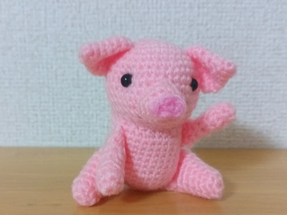 ブタのあみぐるみが一匹できました｜イシカワ