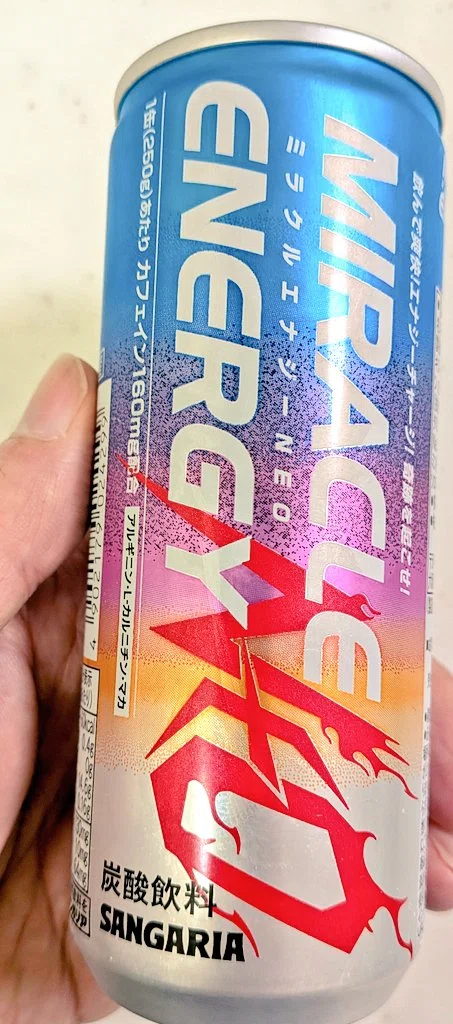 見慣れない青缶、『ミラクルエナジーNEO』その正体は？｜ケイケイ