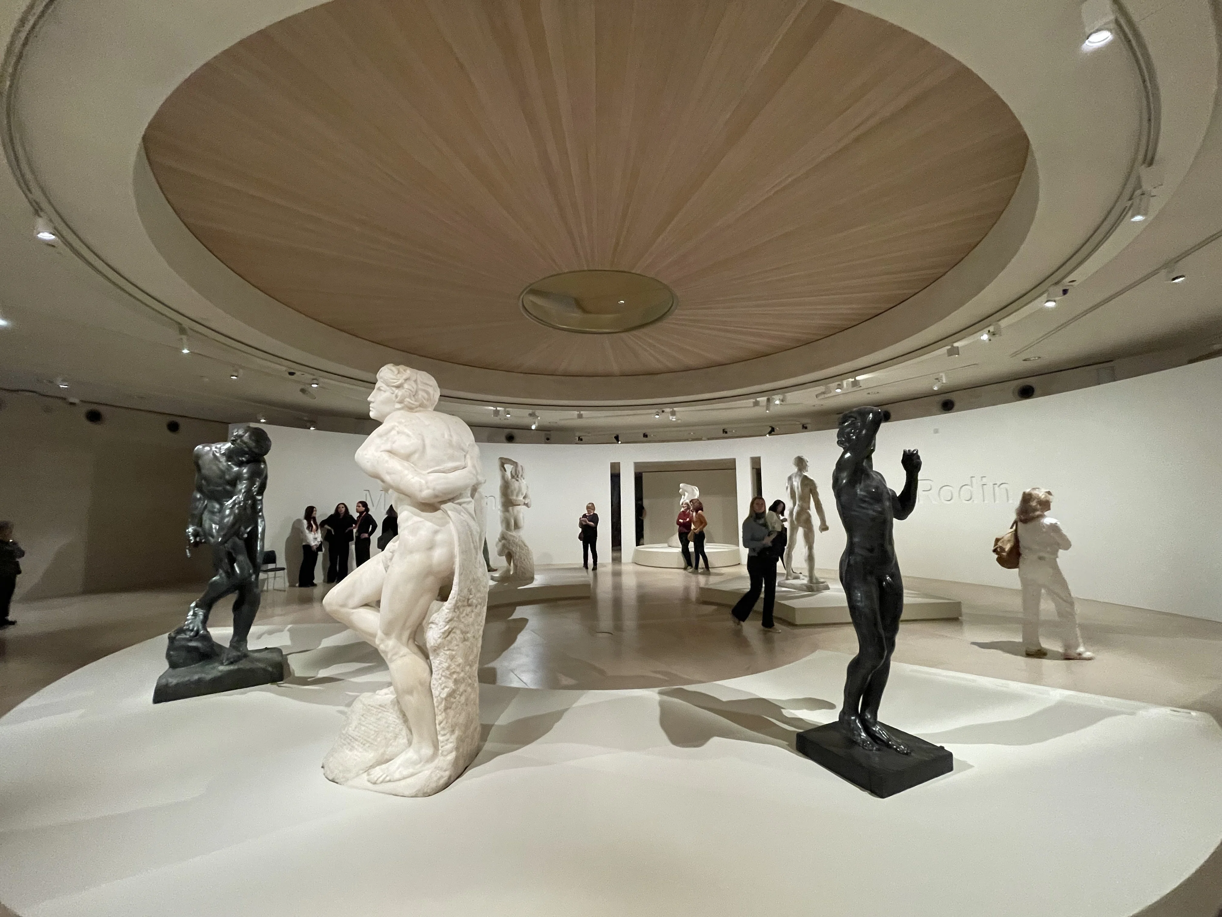 ルーブル美術館「ミケランジェロとロダン」展を見に行ったら、天井に