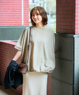 AiRideのドルマンスリーブ半袖TEE。ゆったりした形で体のラインを拾いにくい夏向けTシャツ
