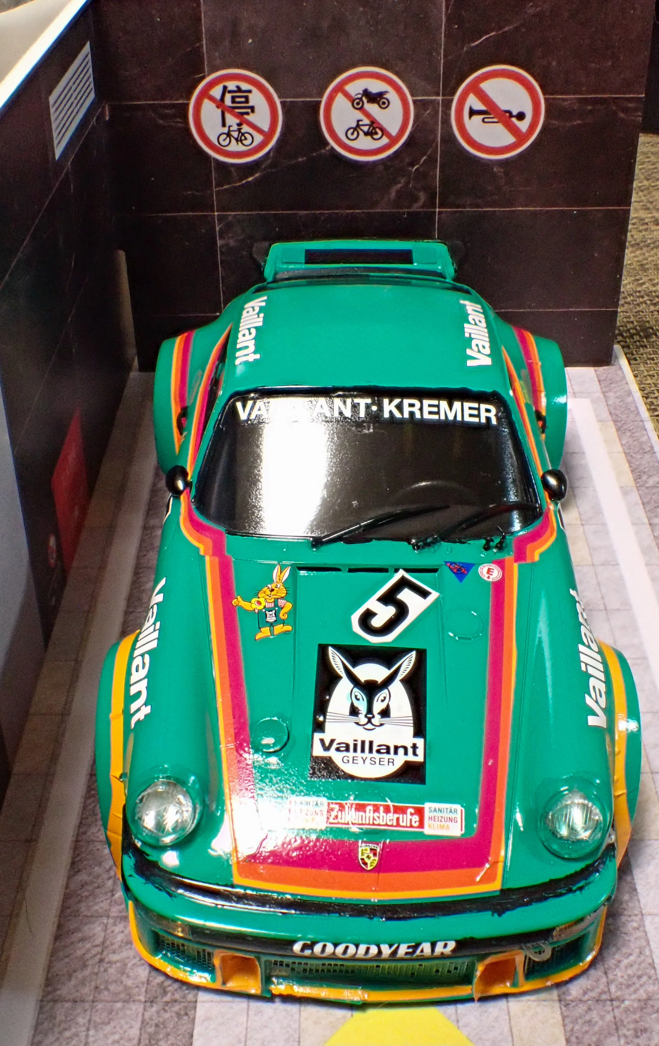 タミヤ 1／24 ポルシェ934 ターボRSR Vaillant｜セるしうす