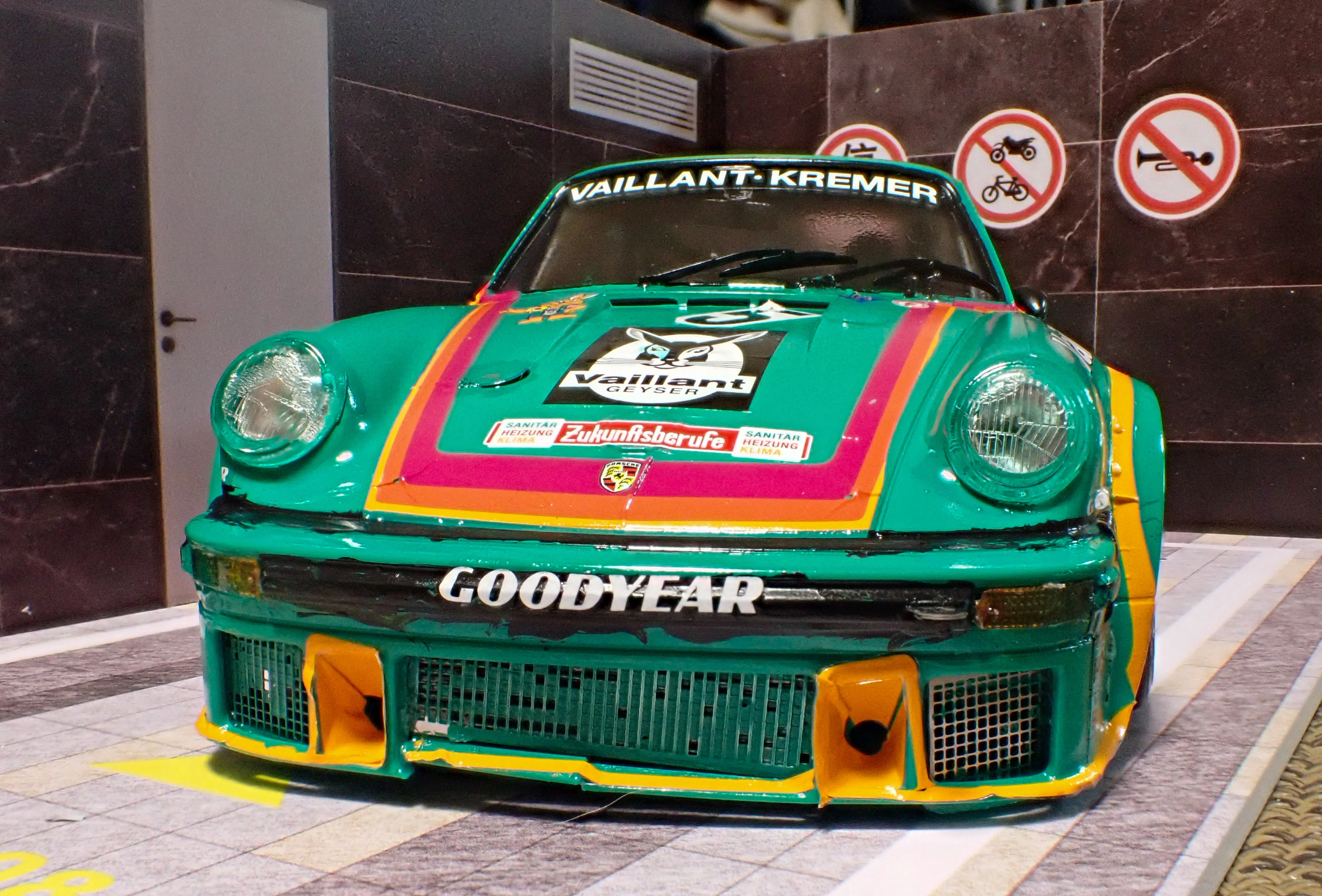 タミヤ 1／24 ポルシェ934 ターボRSR Vaillant｜セるしうす