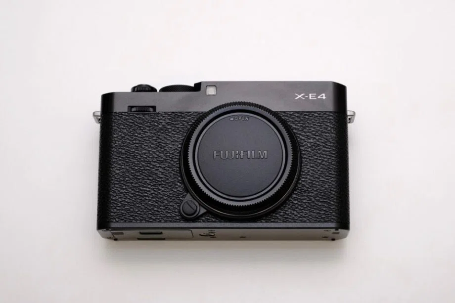 富士フイルム X-E4をレビュー！初心者から上級者まで使って欲しい