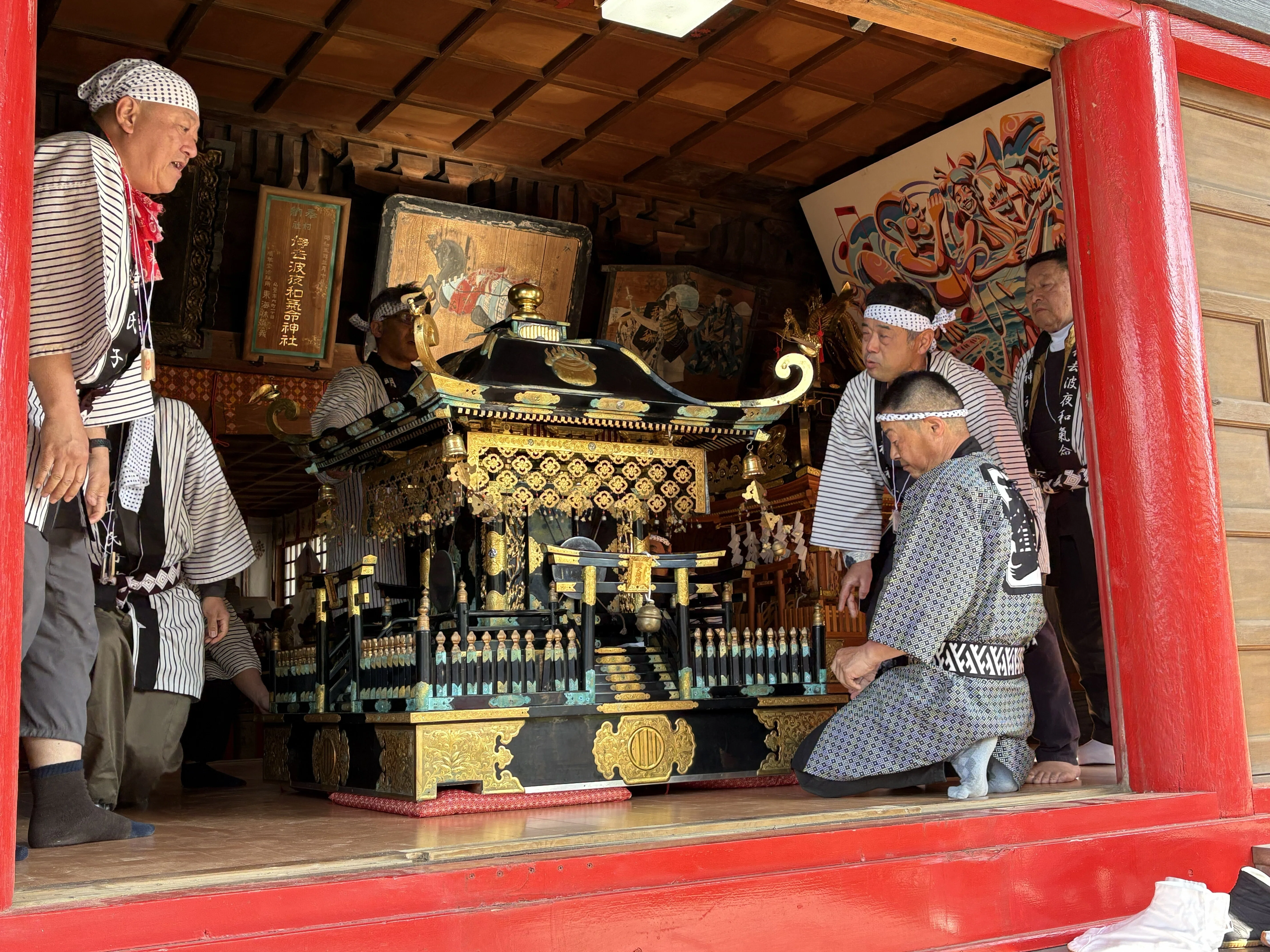 宮城県石巻市 渡波地区 明神社「神輿」のお手伝い｜こんぱぱ