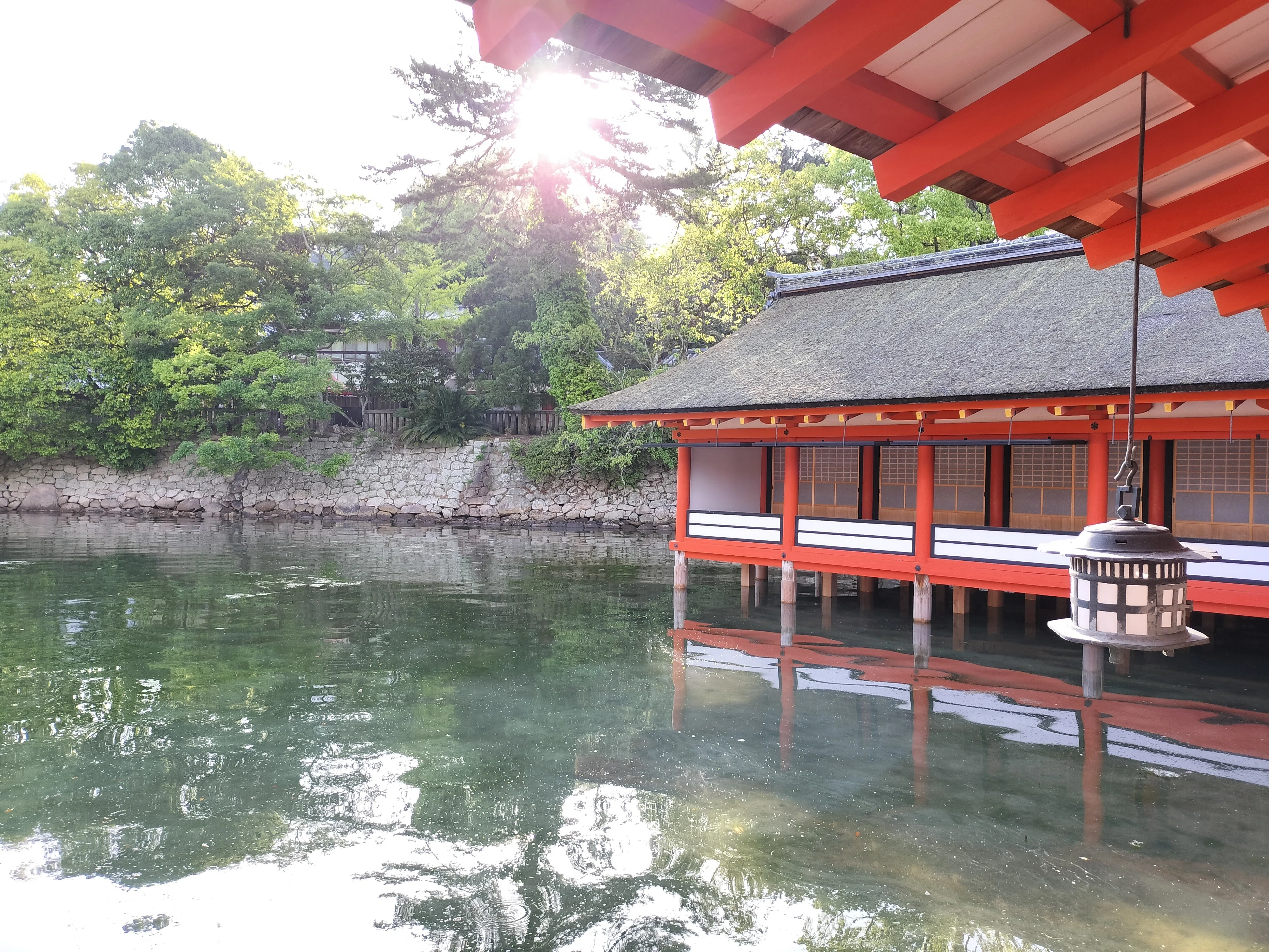 一人で早朝の厳島神社へ。スカートなのに弥山まで登頂したプチ一人旅